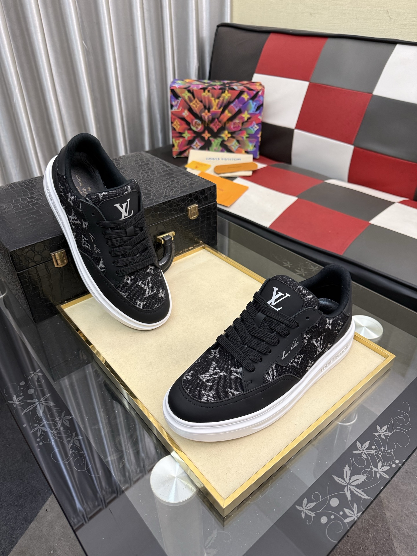 LV 原單男鞋 黑色 Monogram 拼接白底低筒休閒鞋| 13 LV 原單男鞋 黑色 Monogram 拼接白底低筒休閒鞋