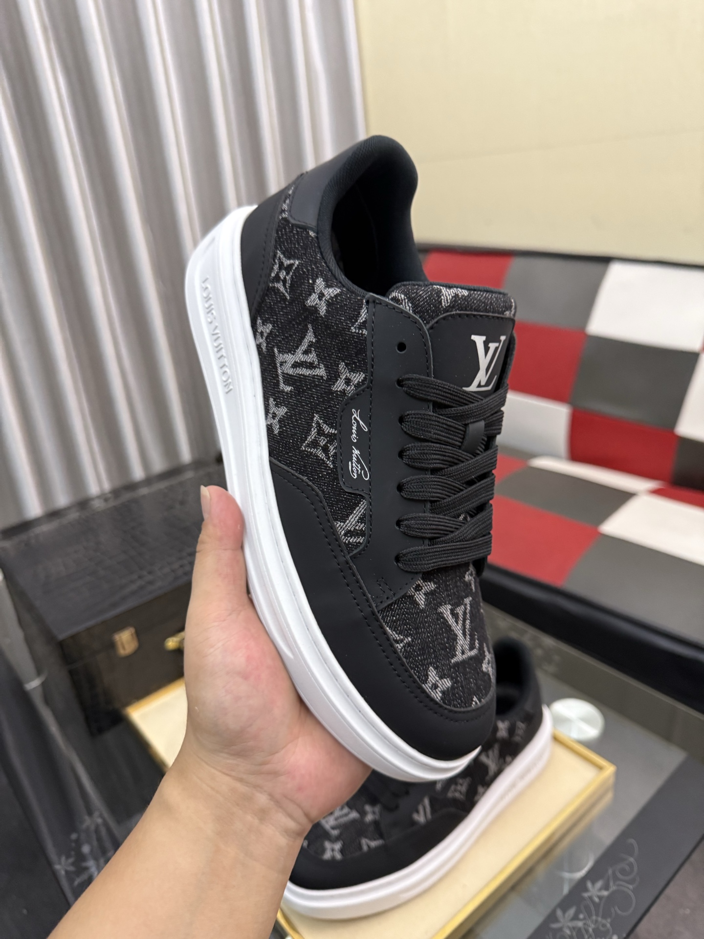LV 原單男鞋 黑色 Monogram 拼接白底低筒休閒鞋| 12 LV 原單男鞋 黑色 Monogram 拼接白底低筒休閒鞋