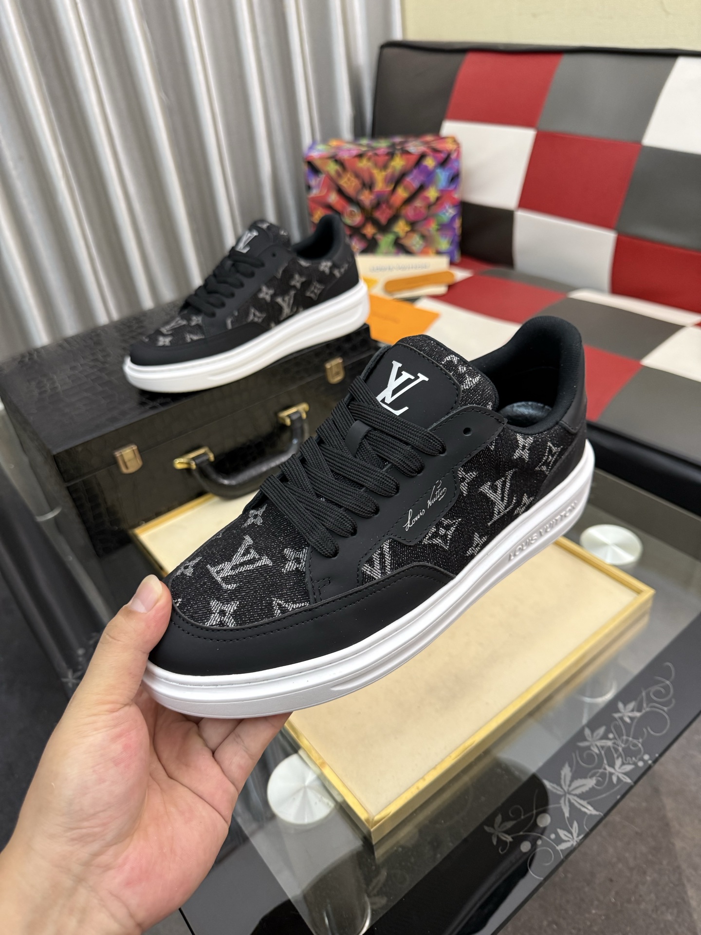 LV 原單男鞋 黑色 Monogram 拼接白底低筒休閒鞋| 11 LV 原單男鞋 黑色 Monogram 拼接白底低筒休閒鞋