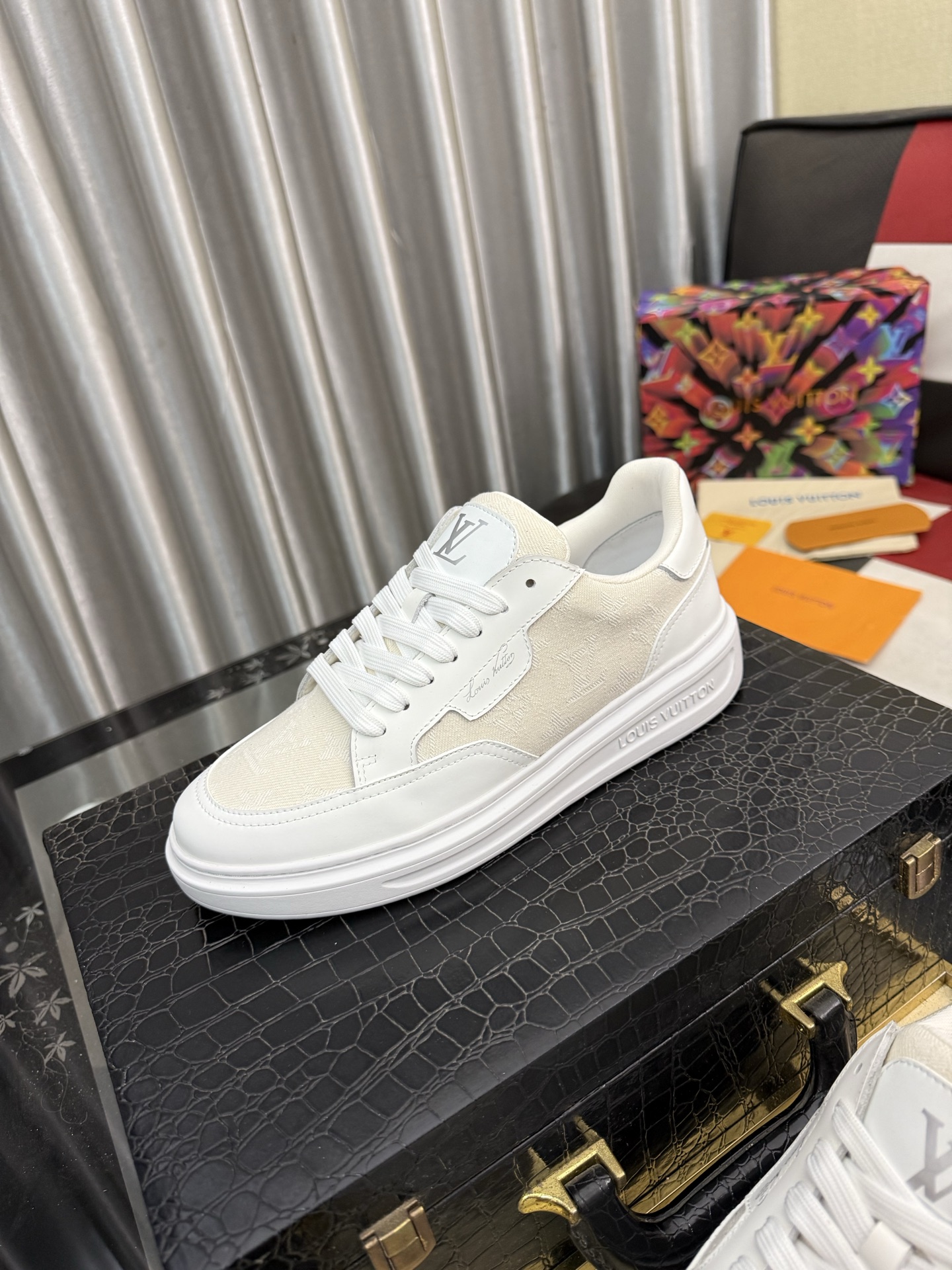 LV 高仿男鞋 米白 Monogram 白色拼接厚底休閒鞋
