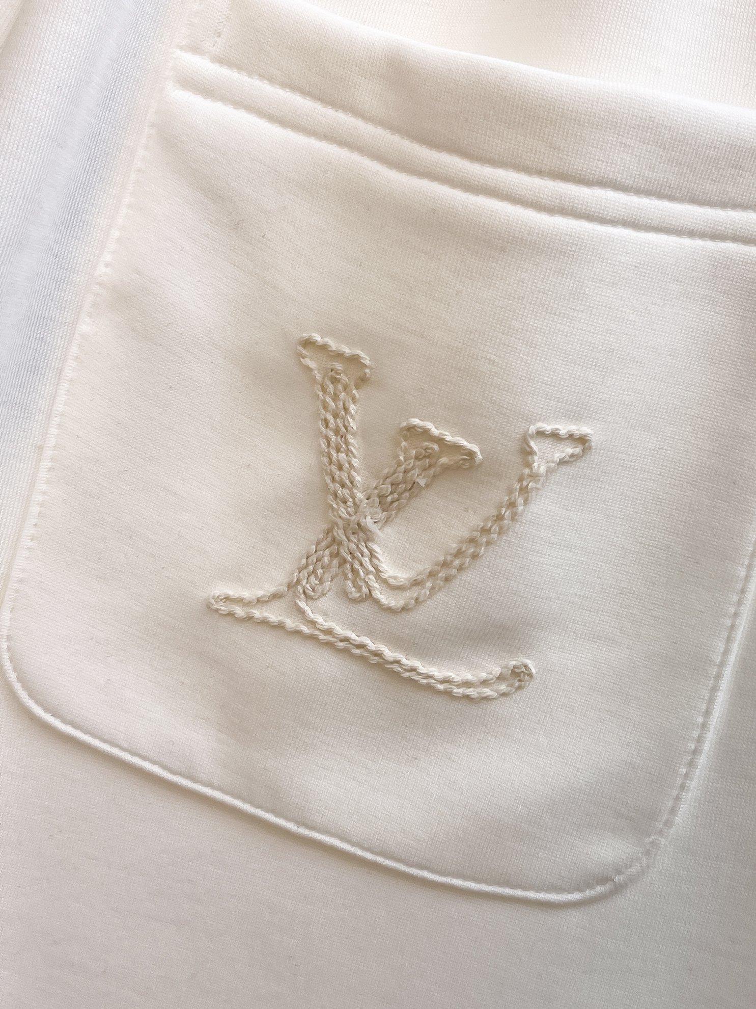 原單LV男士休閒短褲 白色抽繩刺繡Logo運動五分褲| 10 原單LV男士休閒短褲 白色抽繩刺繡Logo運動五分褲