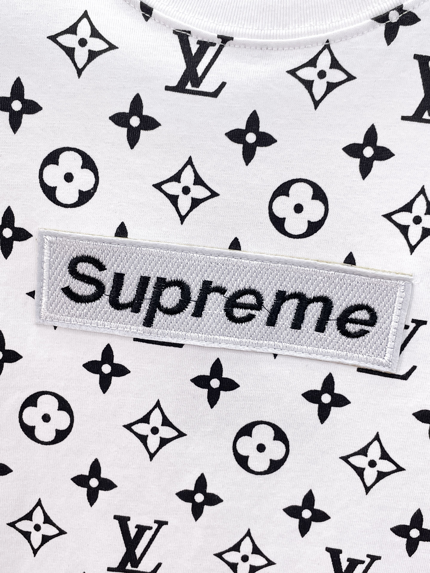 高仿LV短袖T恤 Supreme聯名滿版Monogram印花白色男女款| 11 高仿LV短袖T恤 Supreme聯名滿版Monogram印花白色男女款