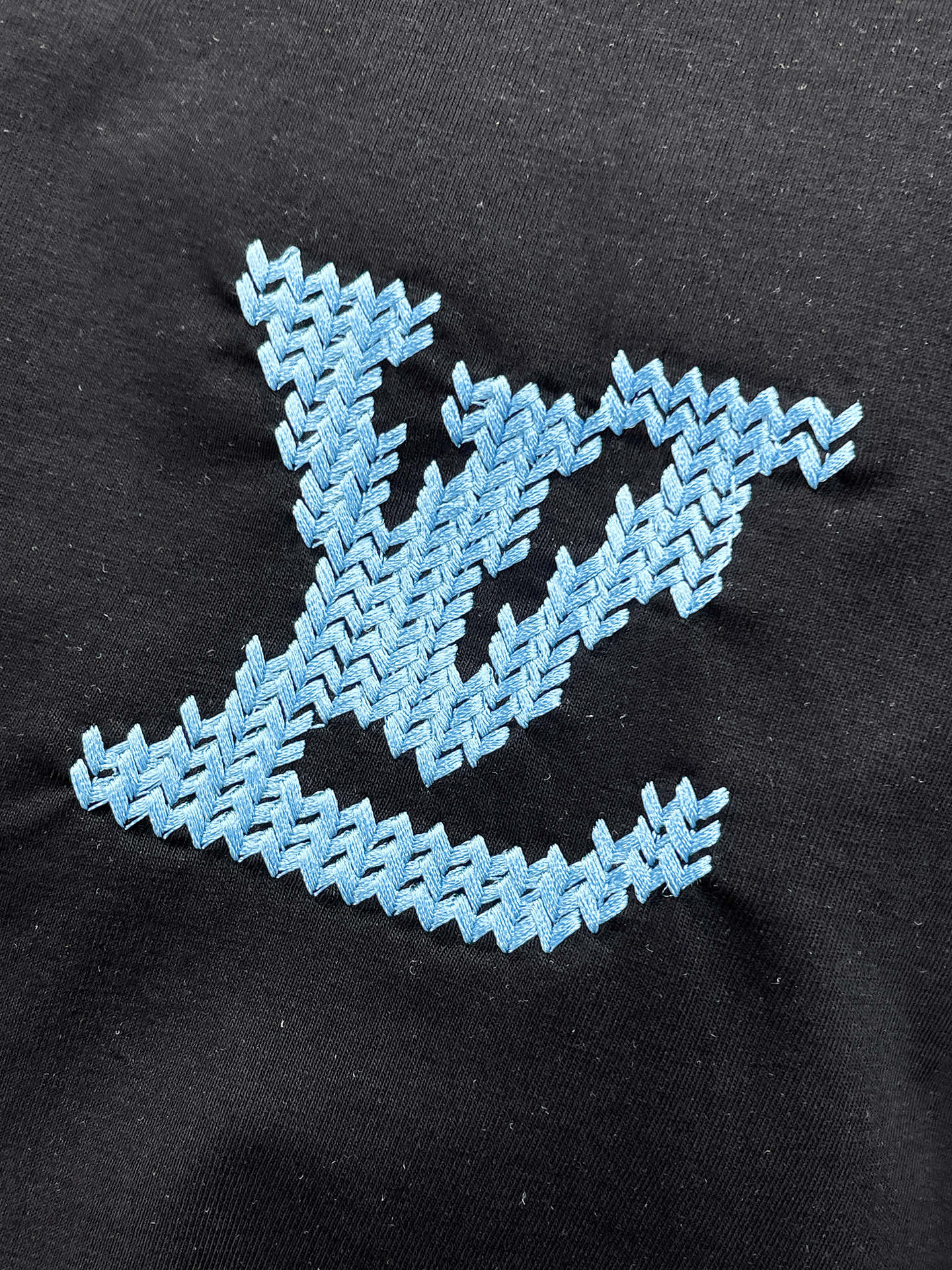 原單LV短袖T恤 黑色藍色LV字母Logo刺繡休閒圓領男裝| 13 原單LV短袖T恤 黑色藍色LV字母Logo刺繡休閒圓領男裝