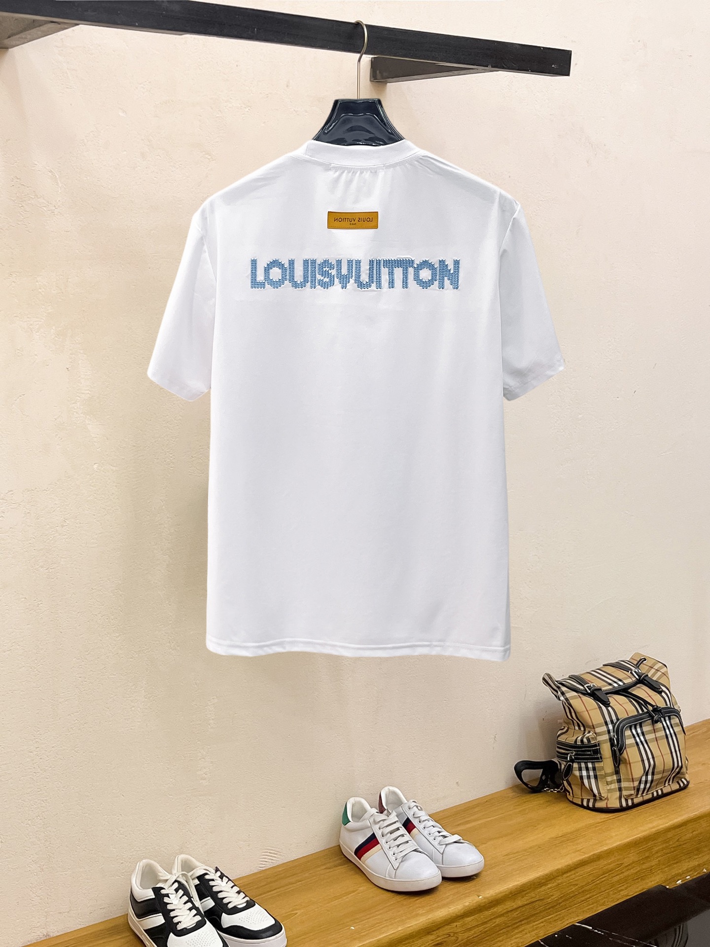 一比一LV短袖T恤 白色藍色LV字母Logo刺繡休閒男士短T| 14 一比一LV短袖T恤 白色藍色LV字母Logo刺繡休閒男士短T