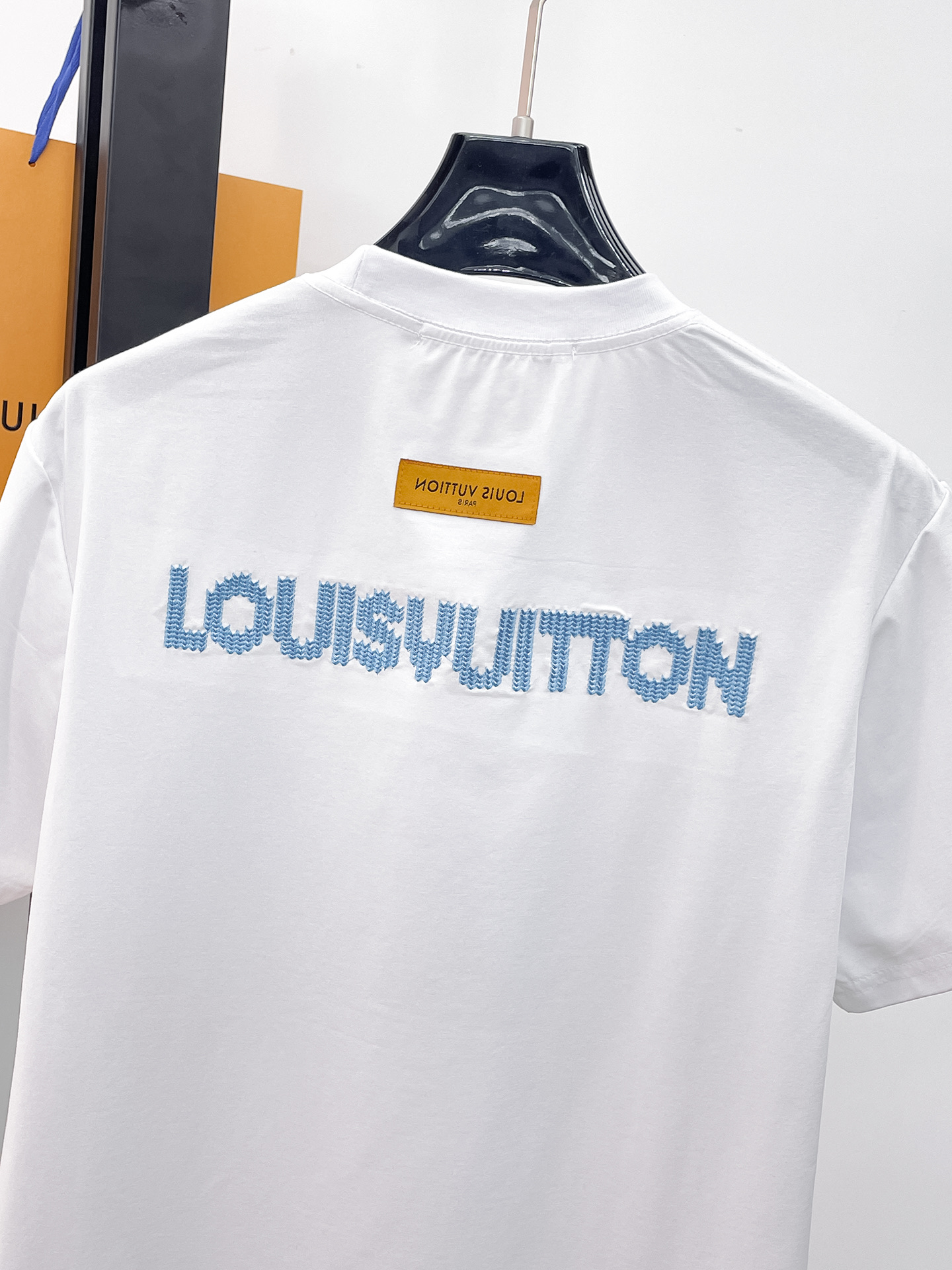 一比一LV短袖T恤 白色藍色LV字母Logo刺繡休閒男士短T| 12 一比一LV短袖T恤 白色藍色LV字母Logo刺繡休閒男士短T