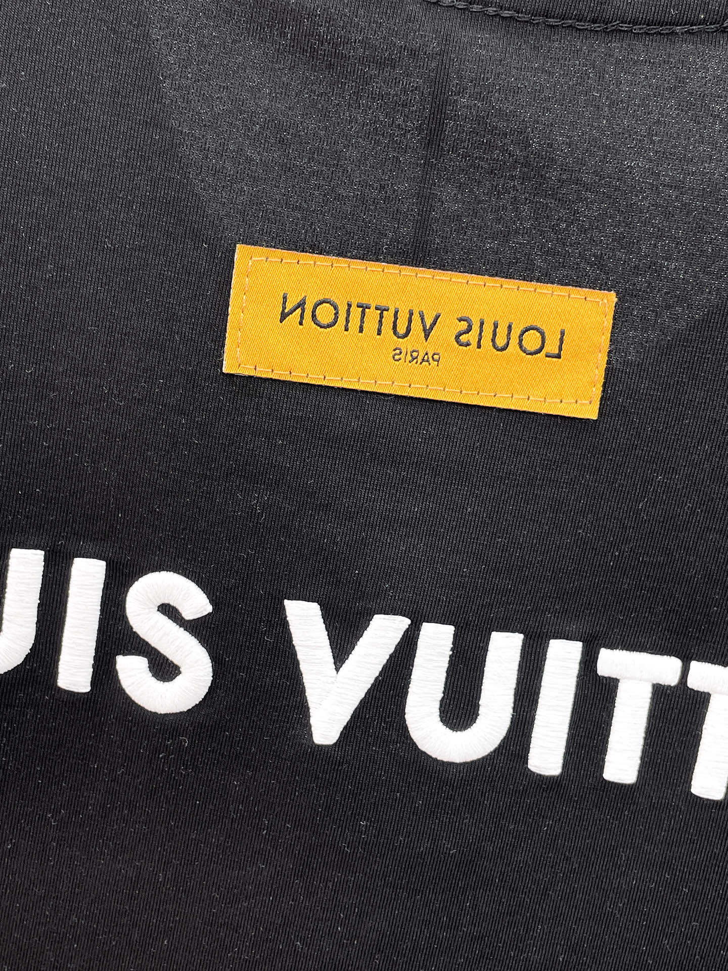 高仿LV短袖T恤 黑色LV Lovers字母Logo刺繡圓領休閒男裝| 8 高仿LV短袖T恤 黑色LV Lovers字母Logo刺繡圓領休閒男裝