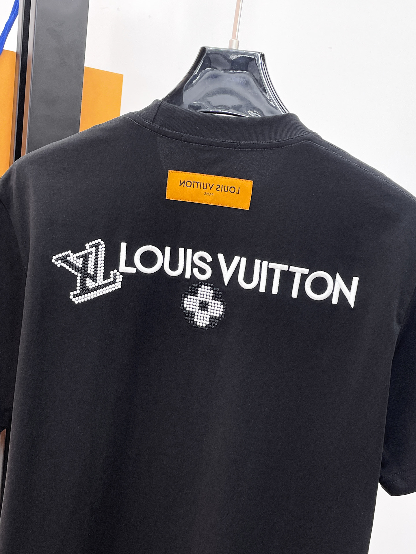原單LV短袖T恤 黑色水鑽LV Logo裝飾圓領休閒男裝短T| 12 原單LV短袖T恤 黑色水鑽LV Logo裝飾圓領休閒男裝短T