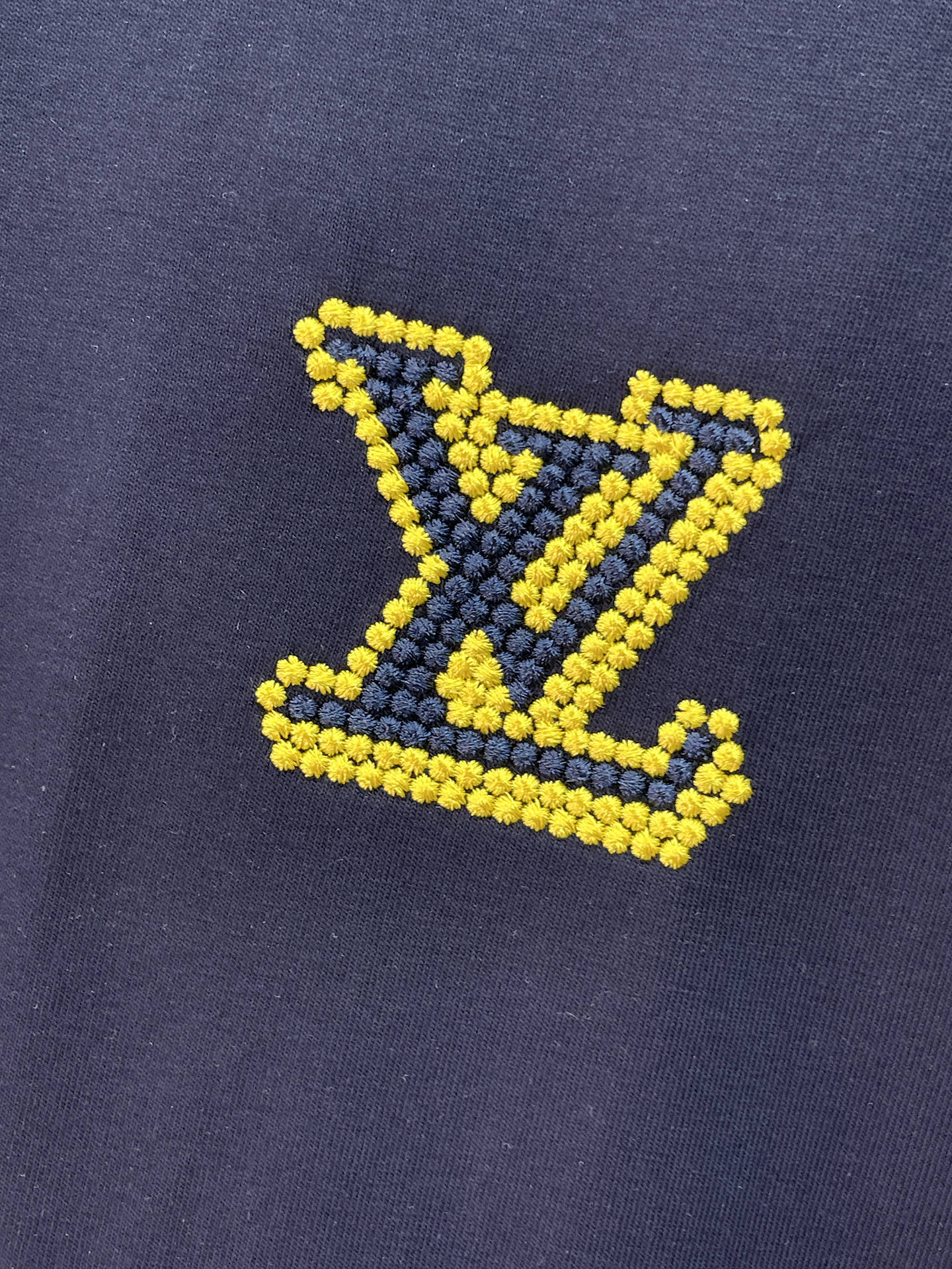 高仿LV短袖T恤 藏藍色黃色LV Logo裝飾休閒圓領男裝| 10 高仿LV短袖T恤 藏藍色黃色LV Logo裝飾休閒圓領男裝