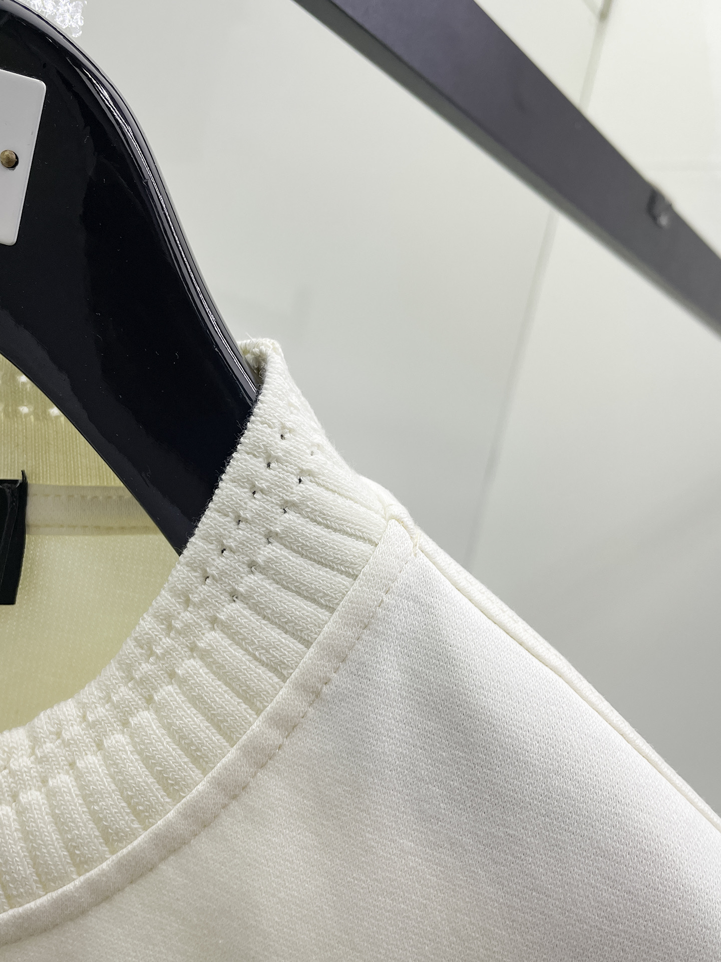 高仿LV男士短袖T恤 米白色Monogram圖案印花圓領上衣| 8 高仿LV男士短袖T恤 米白色Monogram圖案印花圓領上衣