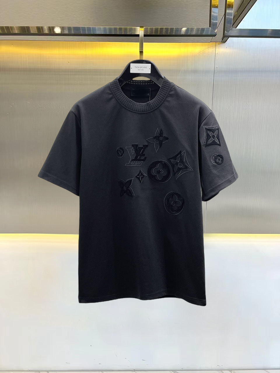 原單LV男士短袖T恤 黑色同色Monogram立體圖案上衣