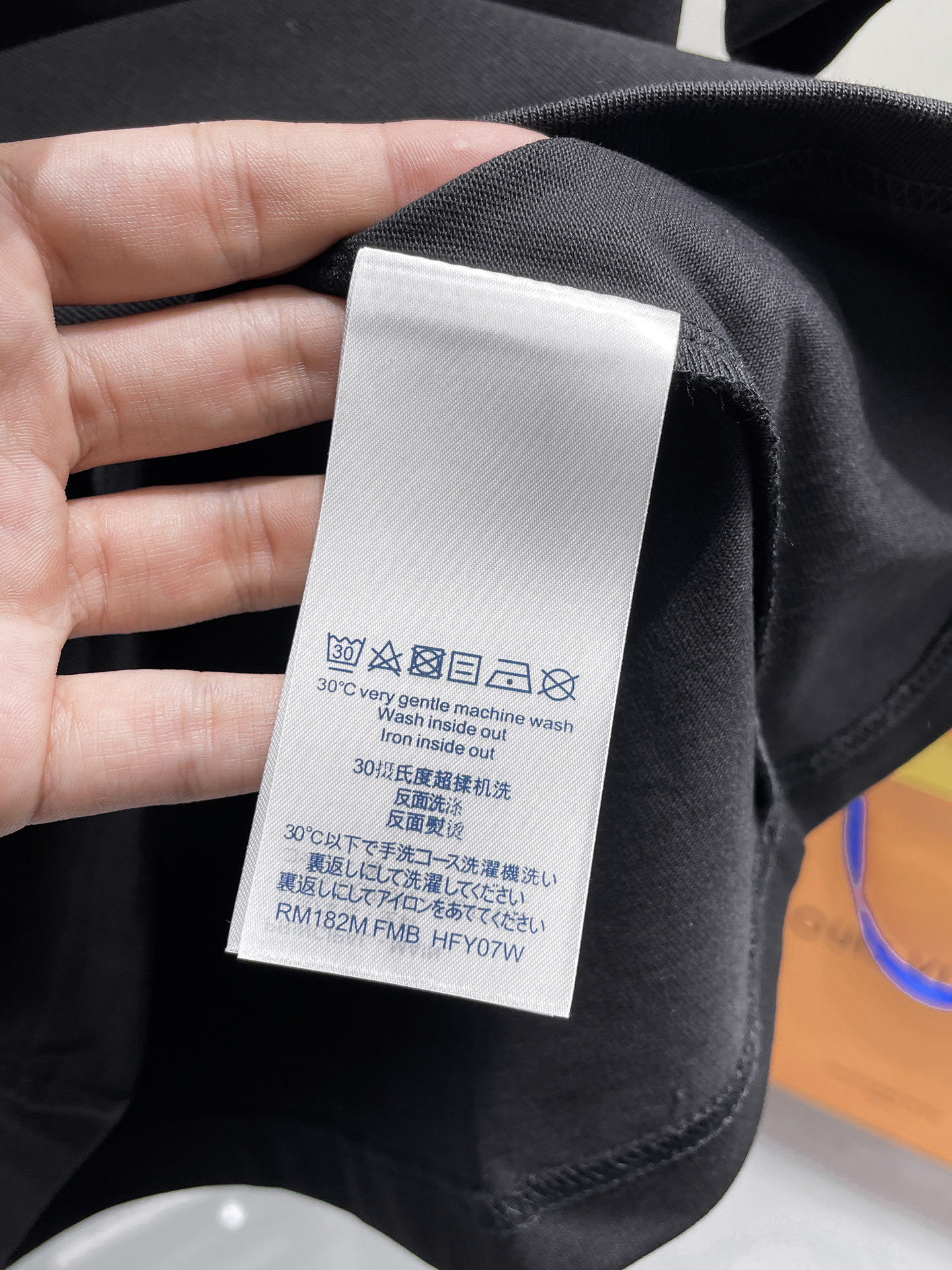 高仿LV男士短袖T恤 黑色胸前圓形Monogram Logo上衣| 15 高仿LV男士短袖T恤 黑色胸前圓形Monogram Logo上衣
