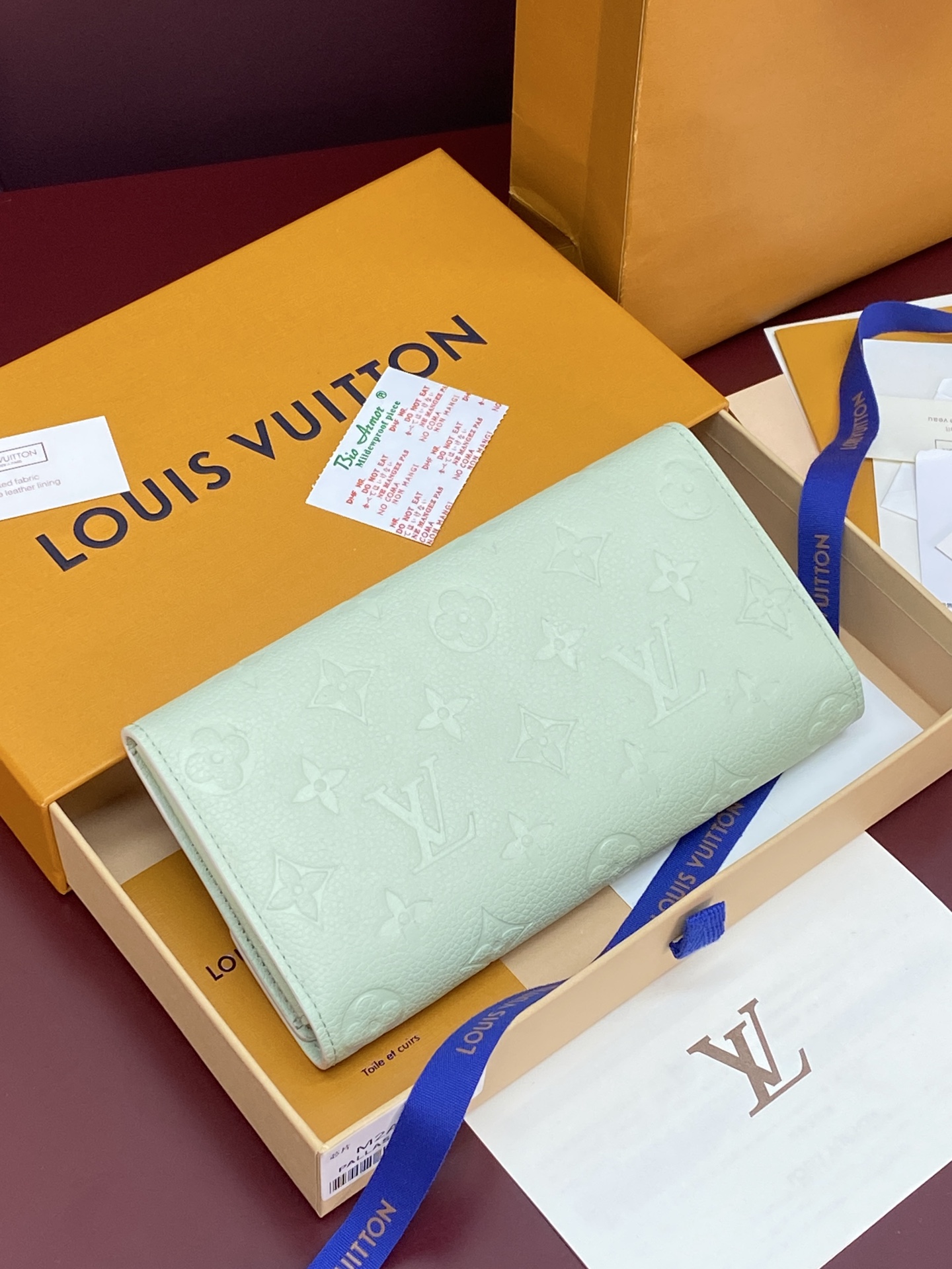 LV高仿女士薄荷綠Monogram Empreinte信封式長夾 壓紋皮革精品錢包| 14 LV高仿女士薄荷綠Monogram Empreinte信封式長夾 壓紋皮革精品錢包