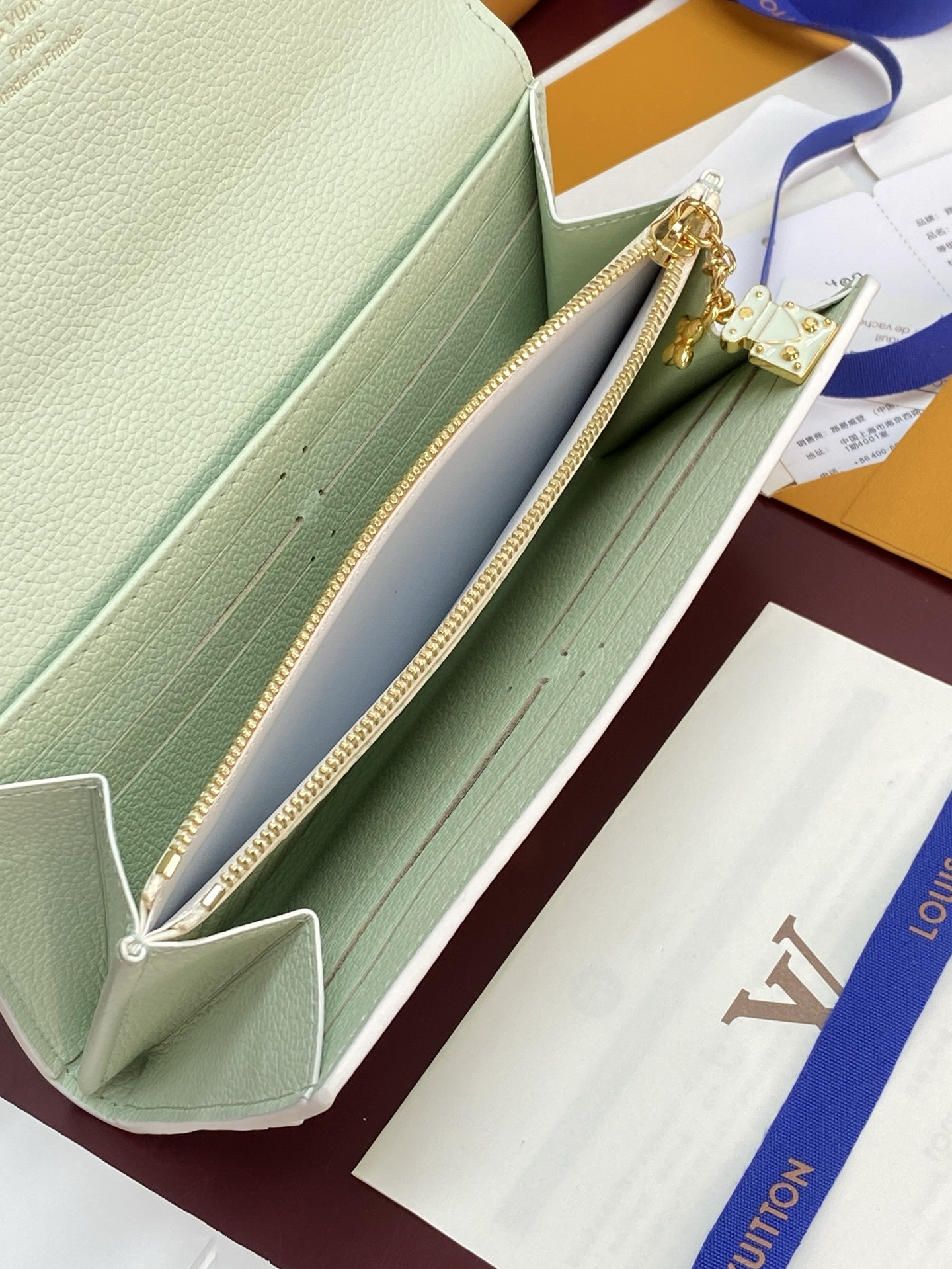 LV高仿女士薄荷綠Monogram Empreinte信封式長夾 壓紋皮革精品錢包| 8 LV高仿女士薄荷綠Monogram Empreinte信封式長夾 壓紋皮革精品錢包