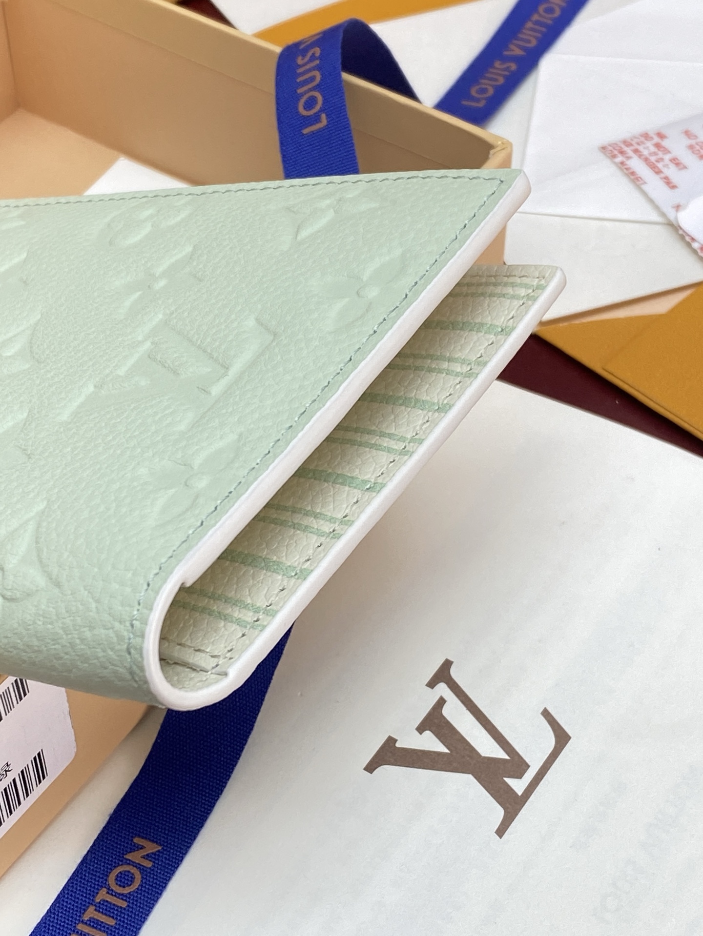 LV原單女士薄荷綠Monogram Empreinte對折長夾 簡約壓紋皮革錢包| 11 LV原單女士薄荷綠Monogram Empreinte對折長夾 簡約壓紋皮革錢包