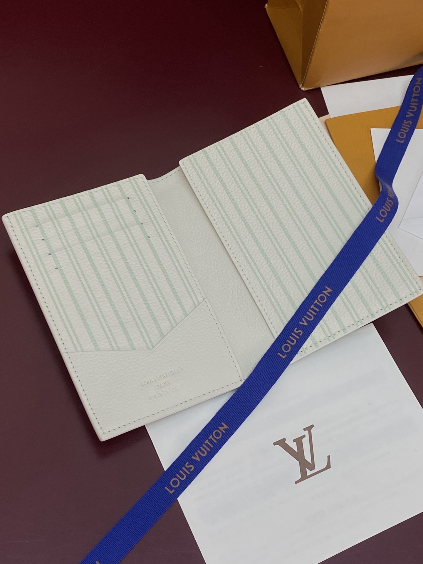 LV原單女士薄荷綠Monogram Empreinte對折長夾 簡約壓紋皮革錢包| 9 LV原單女士薄荷綠Monogram Empreinte對折長夾 簡約壓紋皮革錢包