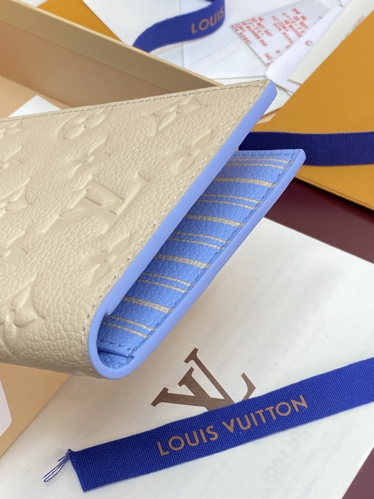 LV一比一女士奶油白Monogram Empreinte對折長夾 立體壓紋皮革錢包| 12 LV一比一女士奶油白Monogram Empreinte對折長夾 立體壓紋皮革錢包