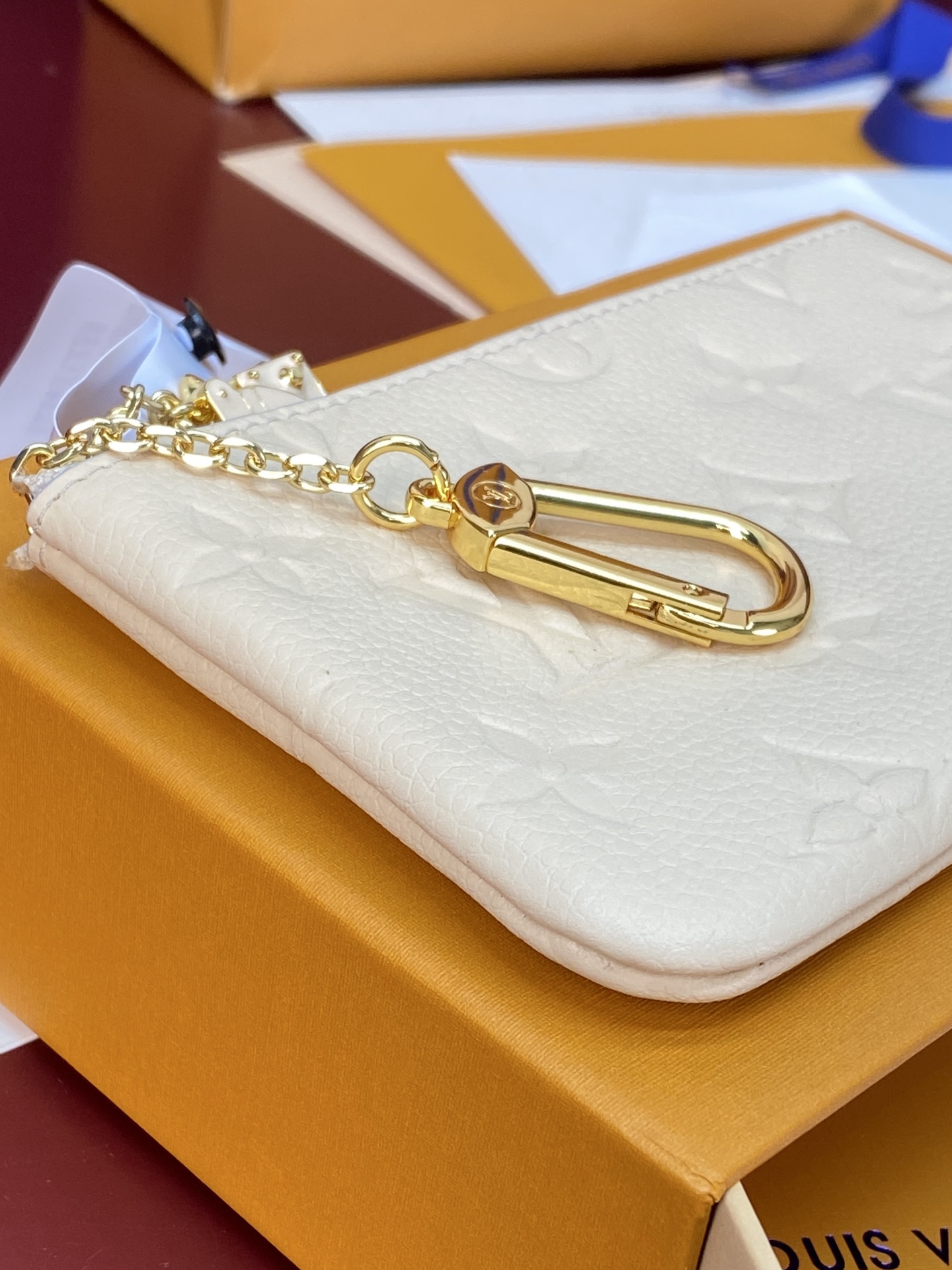 LV復刻女士奶油白Monogram Empreinte拉鍊零錢包 金色鏈條掛扣小包| 7 LV復刻女士奶油白Monogram Empreinte拉鍊零錢包 金色鏈條掛扣小包