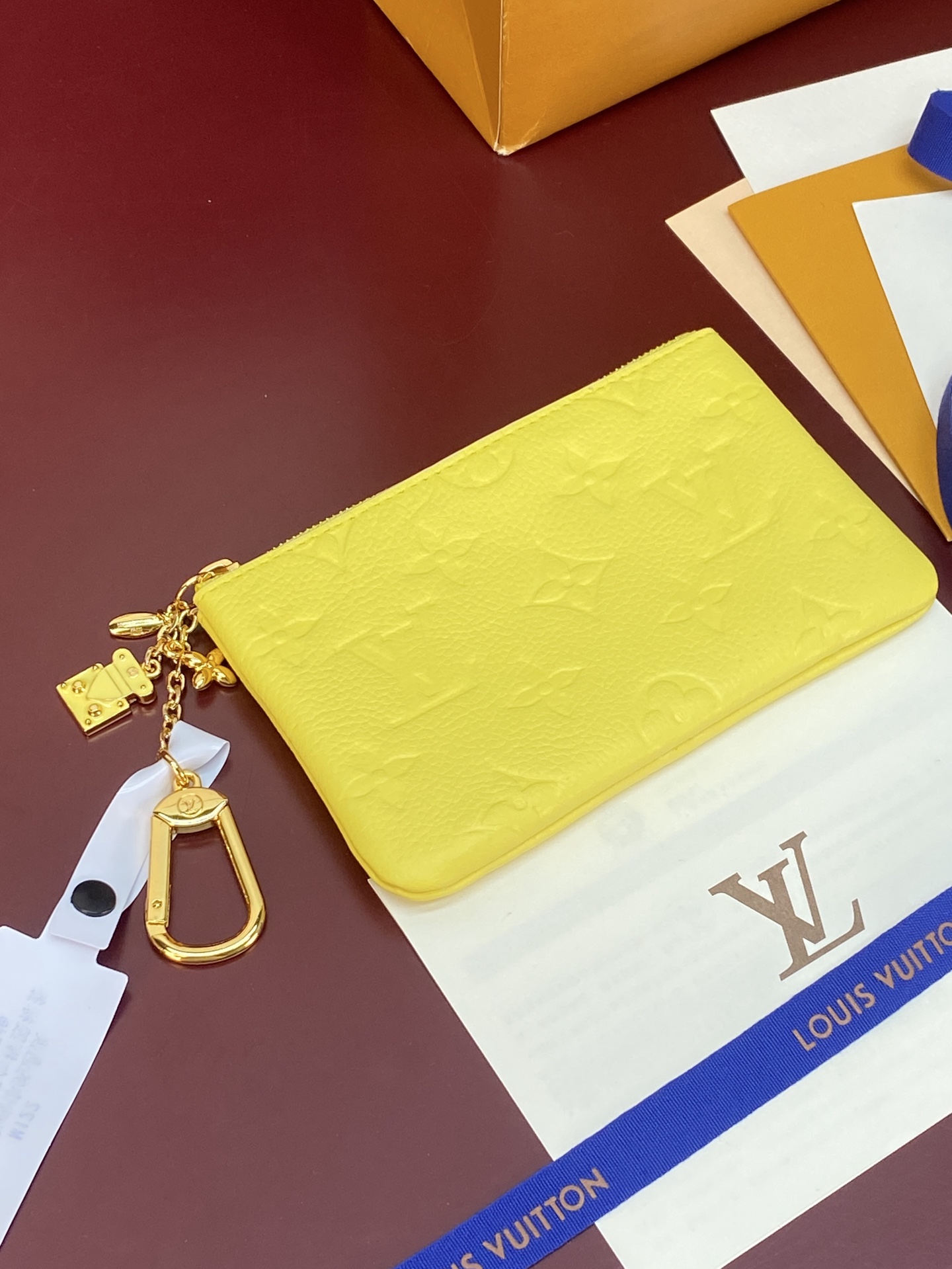 LV高仿女士螢光黃Monogram Empreinte拉鍊零錢包 金色鏈條掛扣小包| 11 LV高仿女士螢光黃Monogram Empreinte拉鍊零錢包 金色鏈條掛扣小包