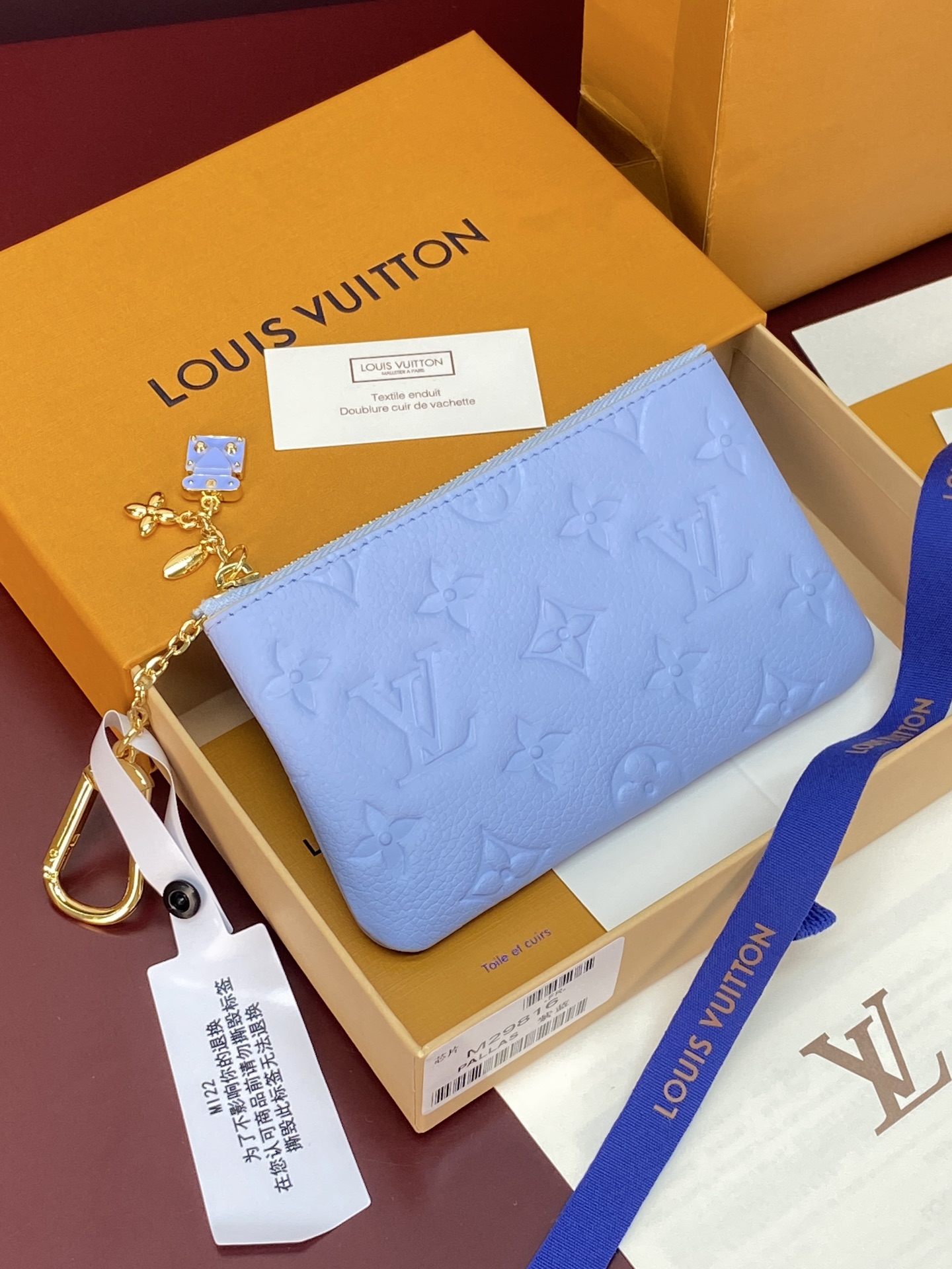 LV高仿 Monogram Empreinte 淺藍色拉鍊零錢包 精緻吊飾款| 2 LV高仿 Monogram Empreinte 淺藍色拉鍊零錢包 精緻吊飾款