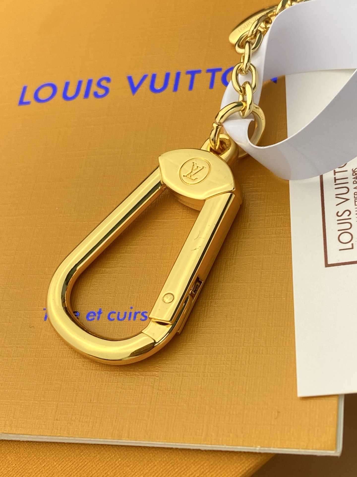 LV高仿 Monogram Empreinte 淺藍色拉鍊零錢包 精緻吊飾款| 17 LV高仿 Monogram Empreinte 淺藍色拉鍊零錢包 精緻吊飾款