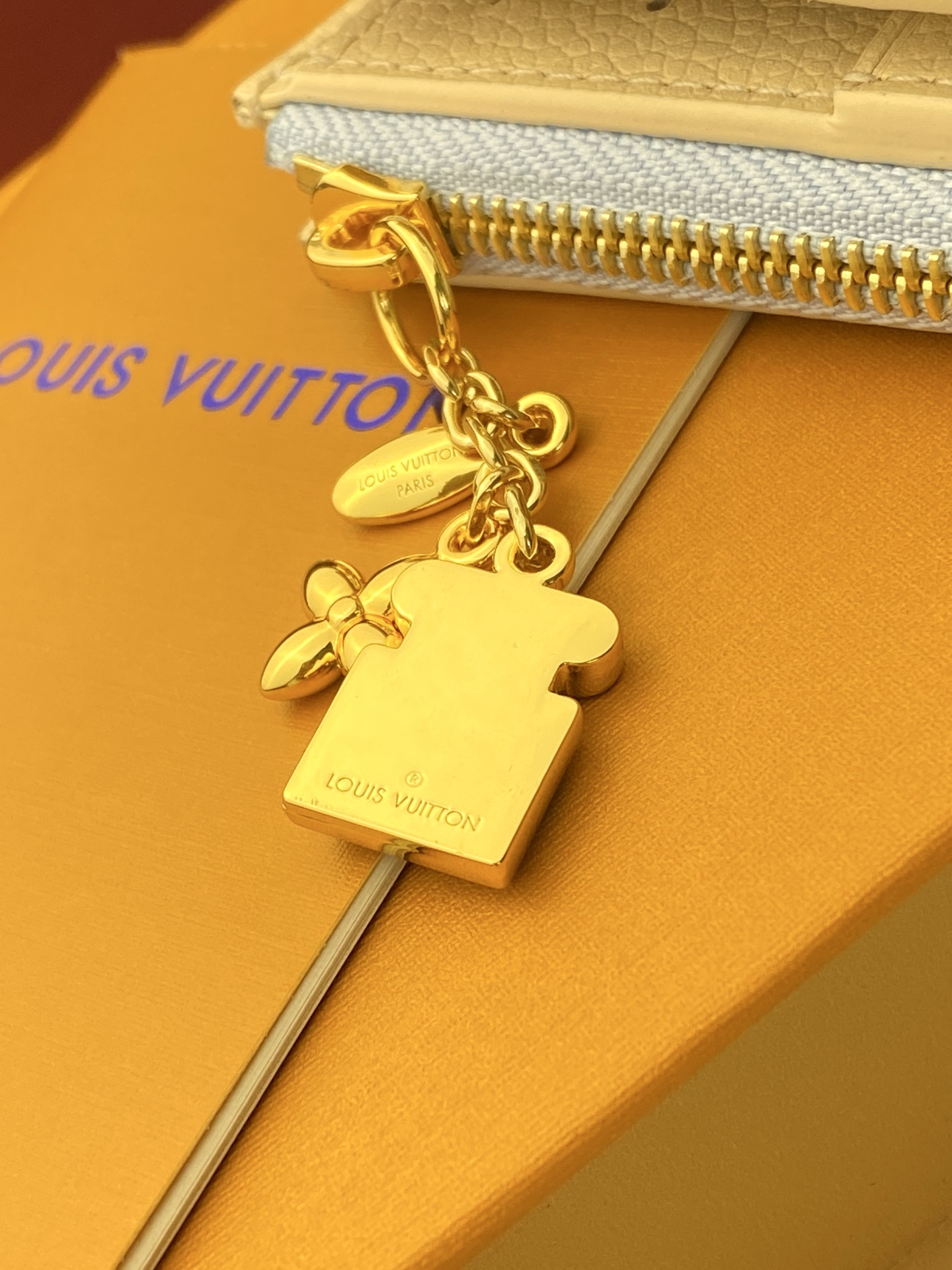 LV原單 Monogram Empreinte 淺藍色短夾 拉鍊卡位折疊錢包| 15 LV原單 Monogram Empreinte 淺藍色短夾 拉鍊卡位折疊錢包