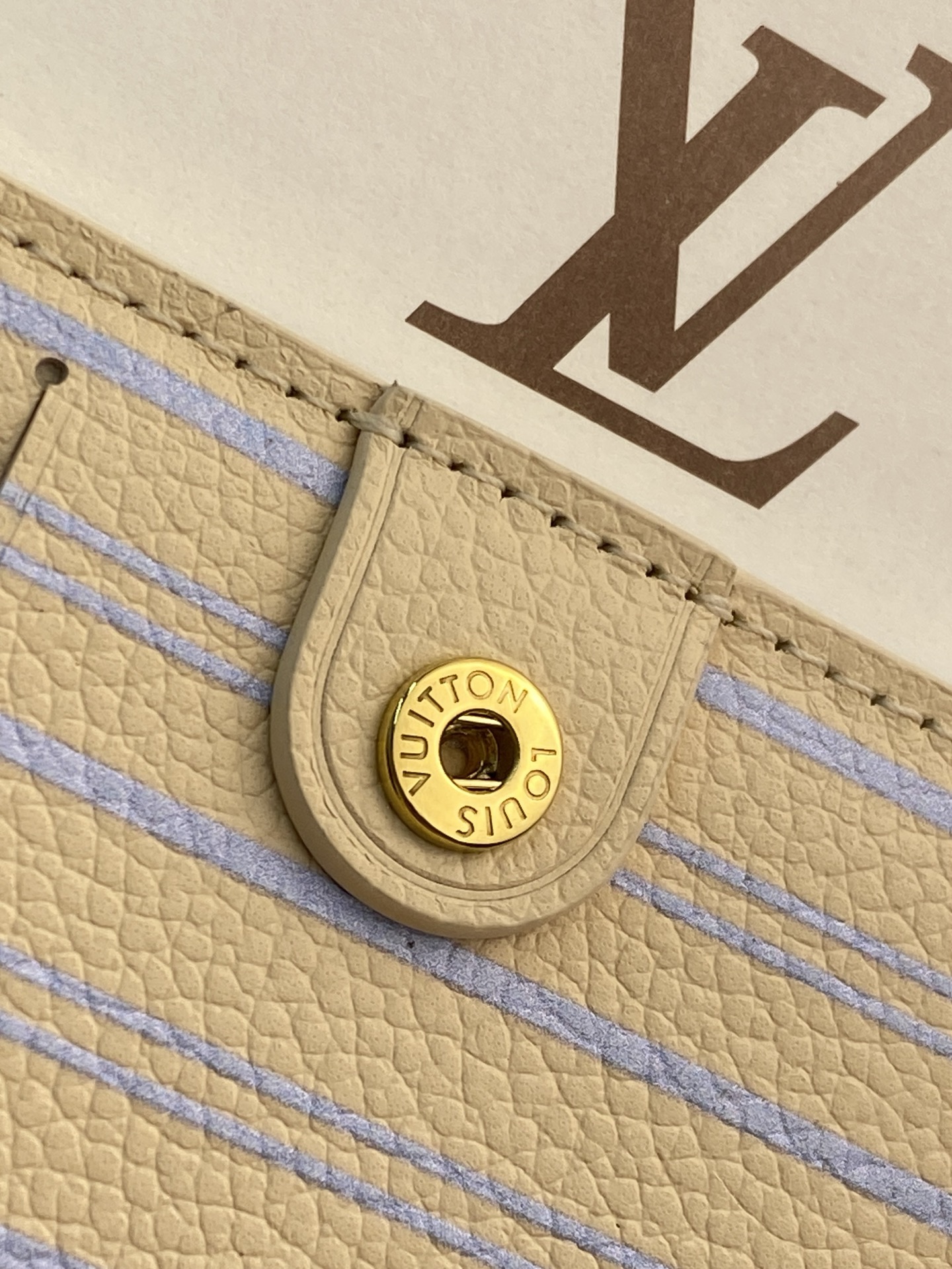 LV原單 Monogram Empreinte 淺藍色短夾 拉鍊卡位折疊錢包| 8 LV原單 Monogram Empreinte 淺藍色短夾 拉鍊卡位折疊錢包