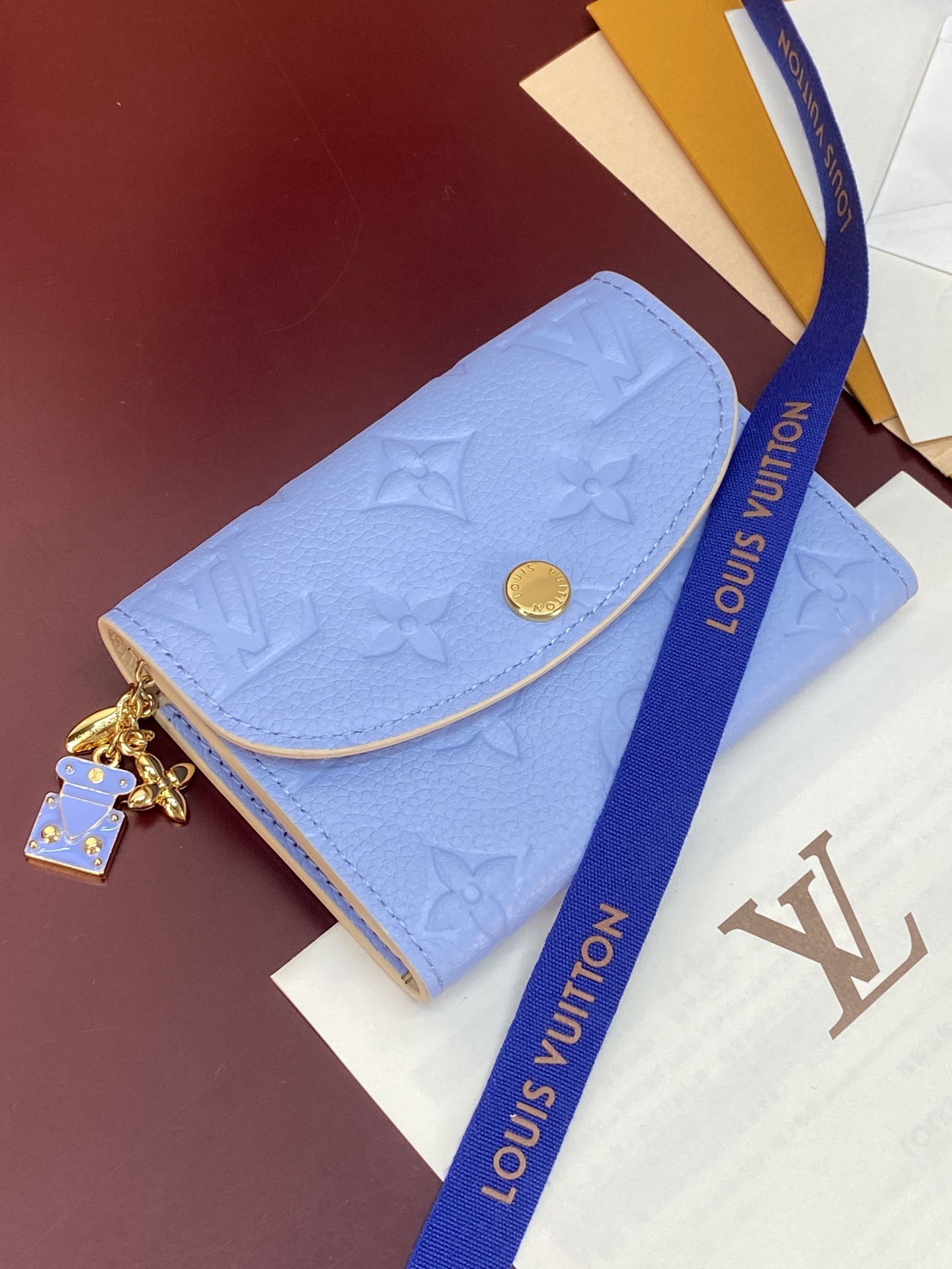 LV高仿 Monogram Empreinte 淺藍色翻蓋短夾 金扣三折錢包| 9 LV高仿 Monogram Empreinte 淺藍色翻蓋短夾 金扣三折錢包