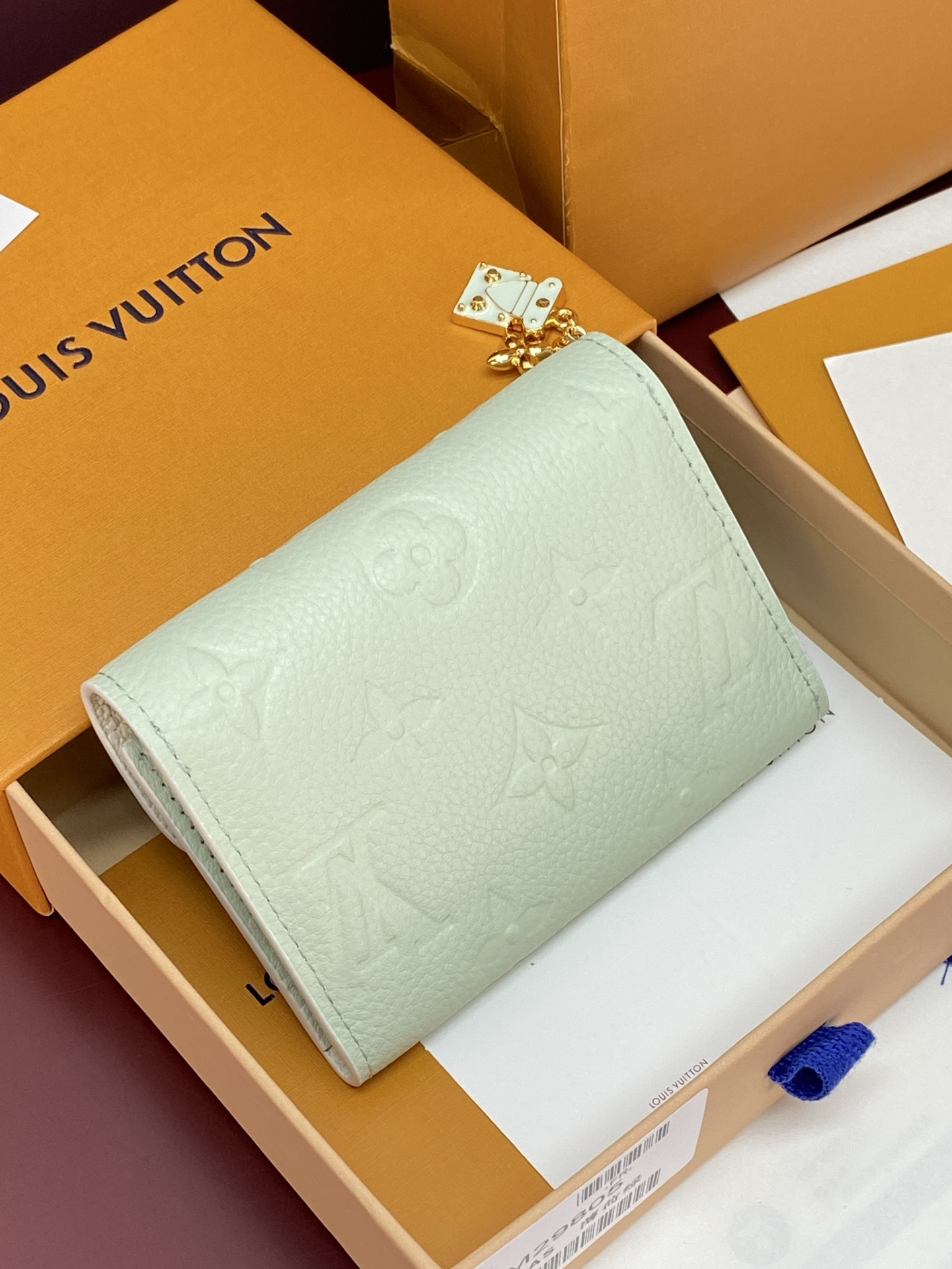 LV復刻 Monogram Empreinte 薄荷綠翻蓋短夾 金扣三折錢包| 14 LV復刻 Monogram Empreinte 薄荷綠翻蓋短夾 金扣三折錢包