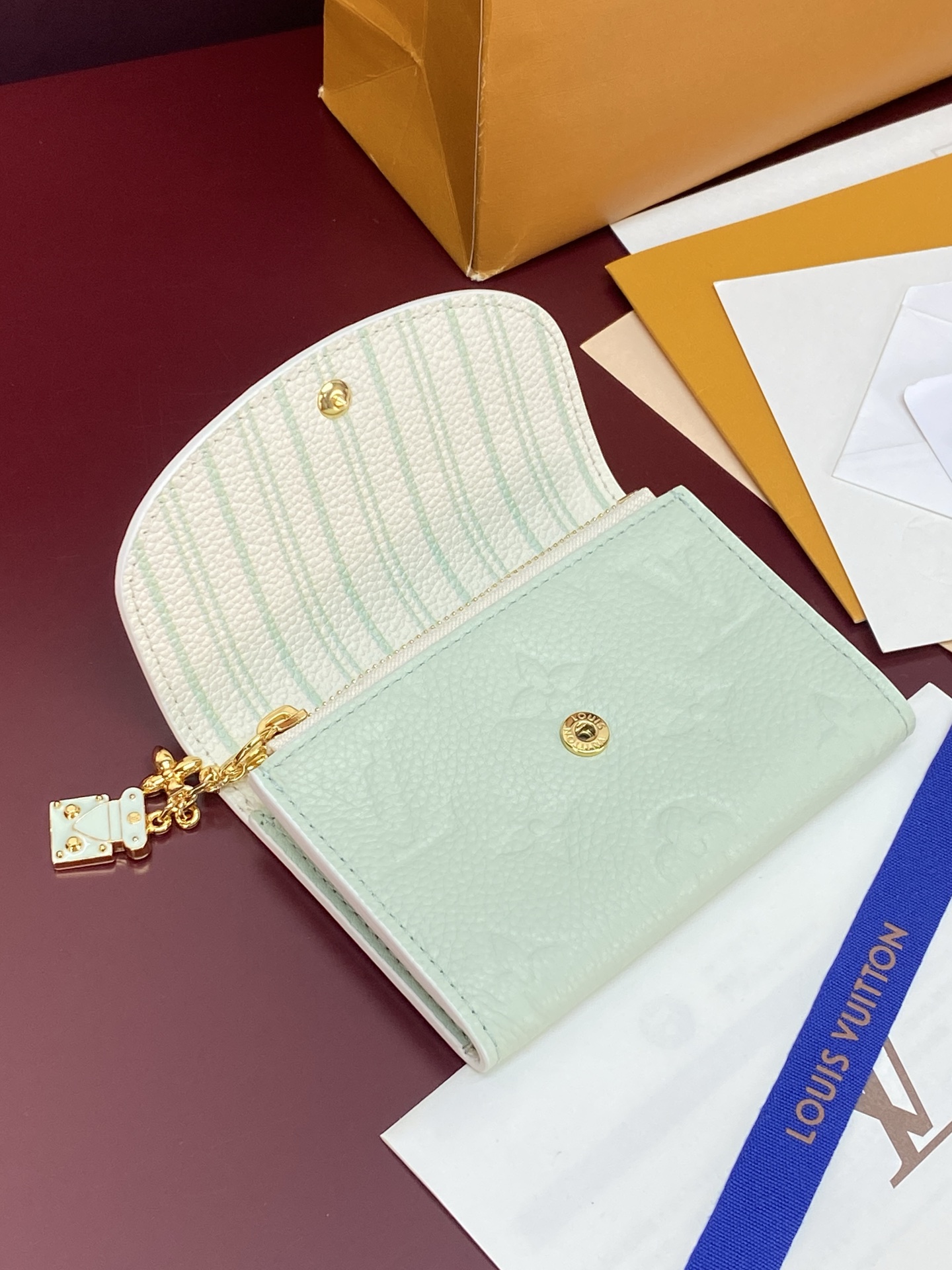 LV復刻 Monogram Empreinte 薄荷綠翻蓋短夾 金扣三折錢包| 10 LV復刻 Monogram Empreinte 薄荷綠翻蓋短夾 金扣三折錢包
