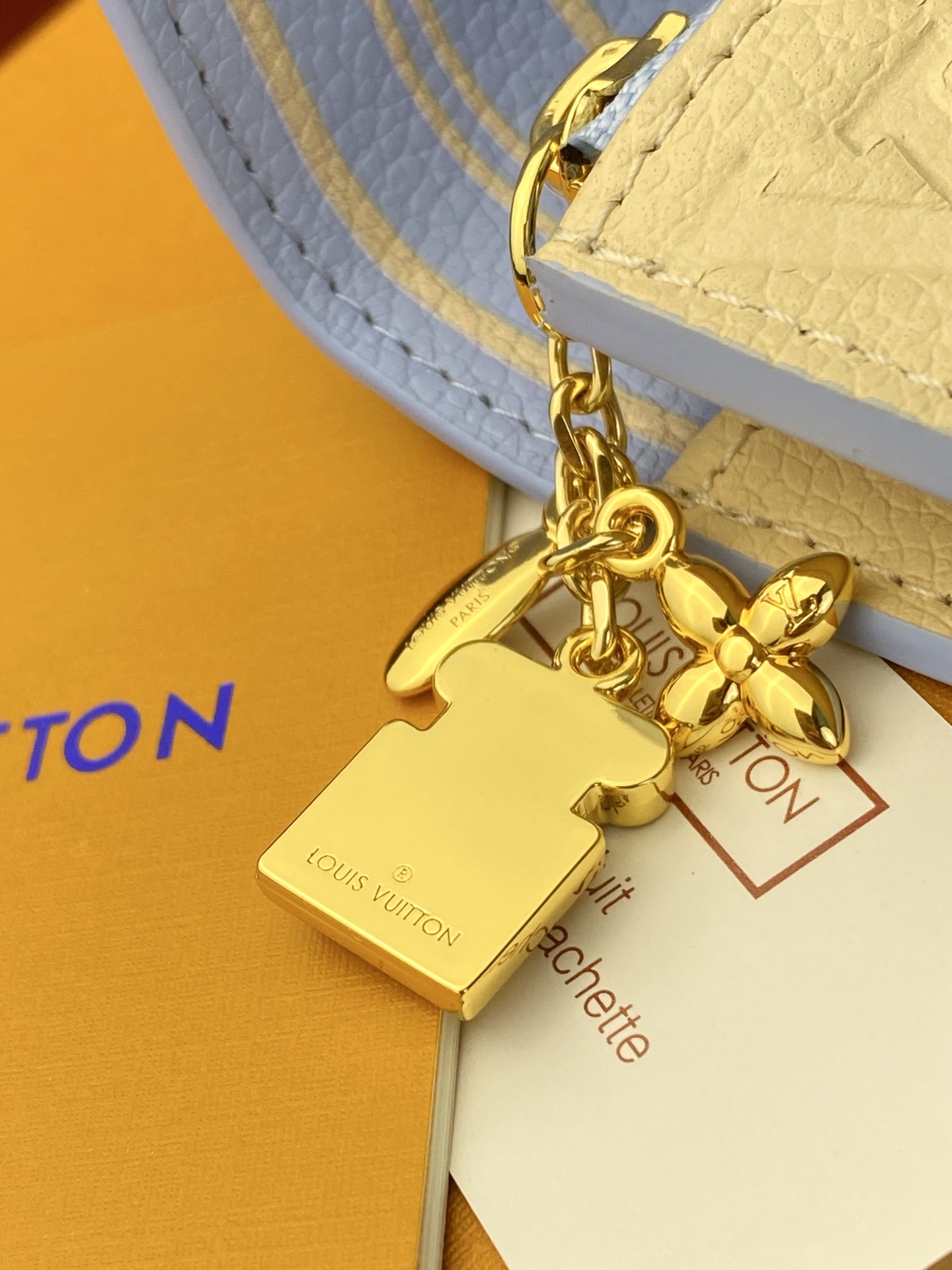 LV高仿 Monogram Empreinte 奶油白翻蓋短夾 金扣三折錢包| 15 LV高仿 Monogram Empreinte 奶油白翻蓋短夾 金扣三折錢包