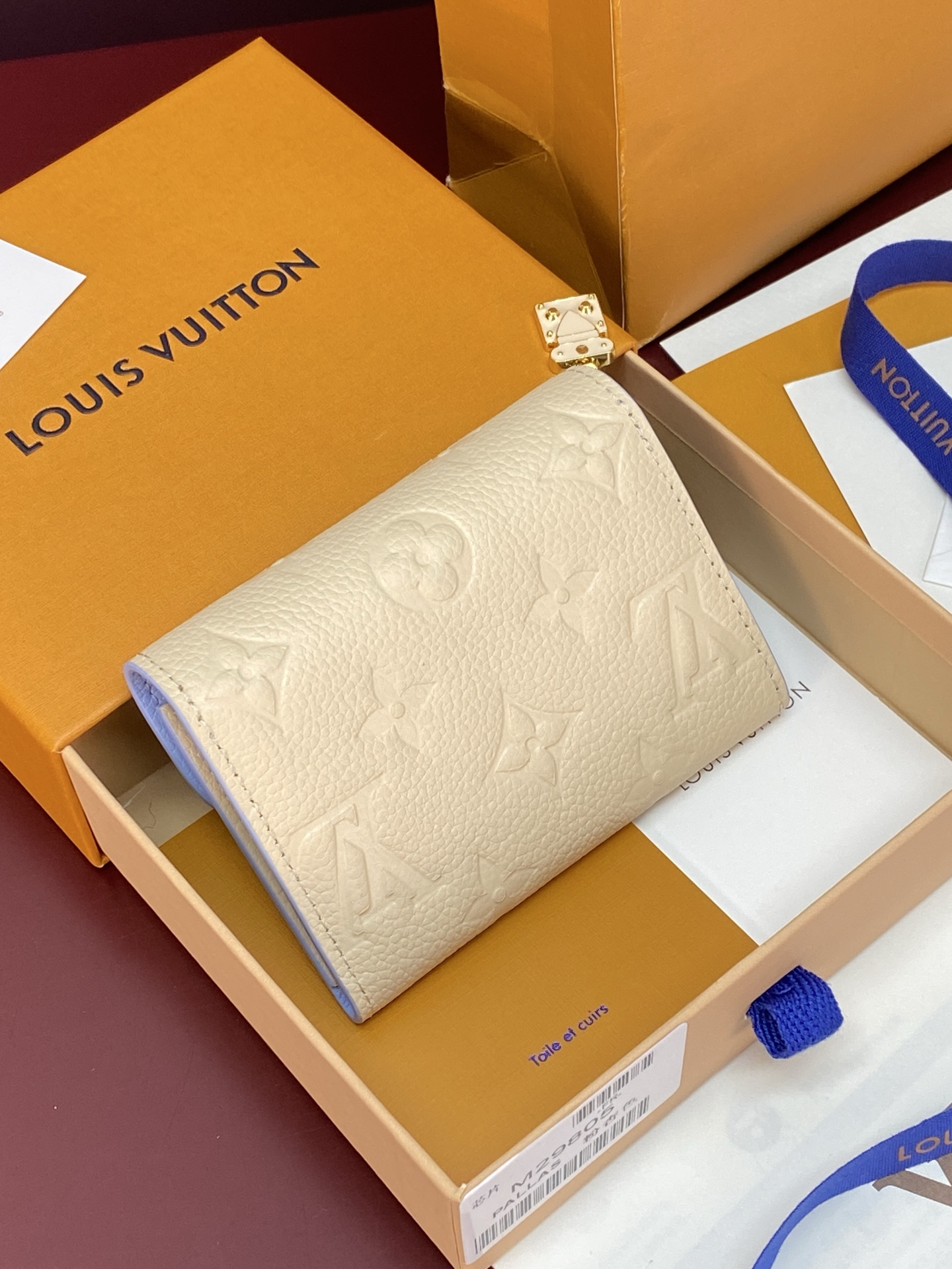 LV高仿 Monogram Empreinte 奶油白翻蓋短夾 金扣三折錢包| 14 LV高仿 Monogram Empreinte 奶油白翻蓋短夾 金扣三折錢包