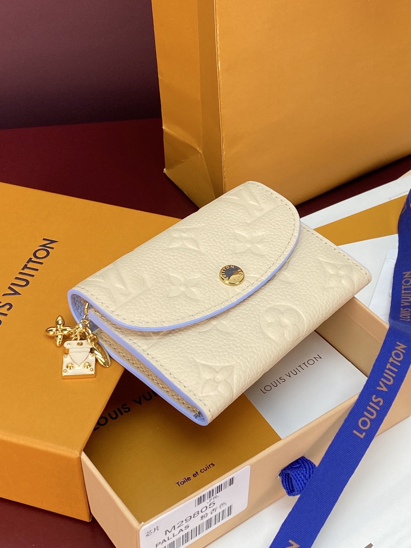 LV高仿 Monogram Empreinte 奶油白翻蓋短夾 金扣三折錢包| 13 LV高仿 Monogram Empreinte 奶油白翻蓋短夾 金扣三折錢包