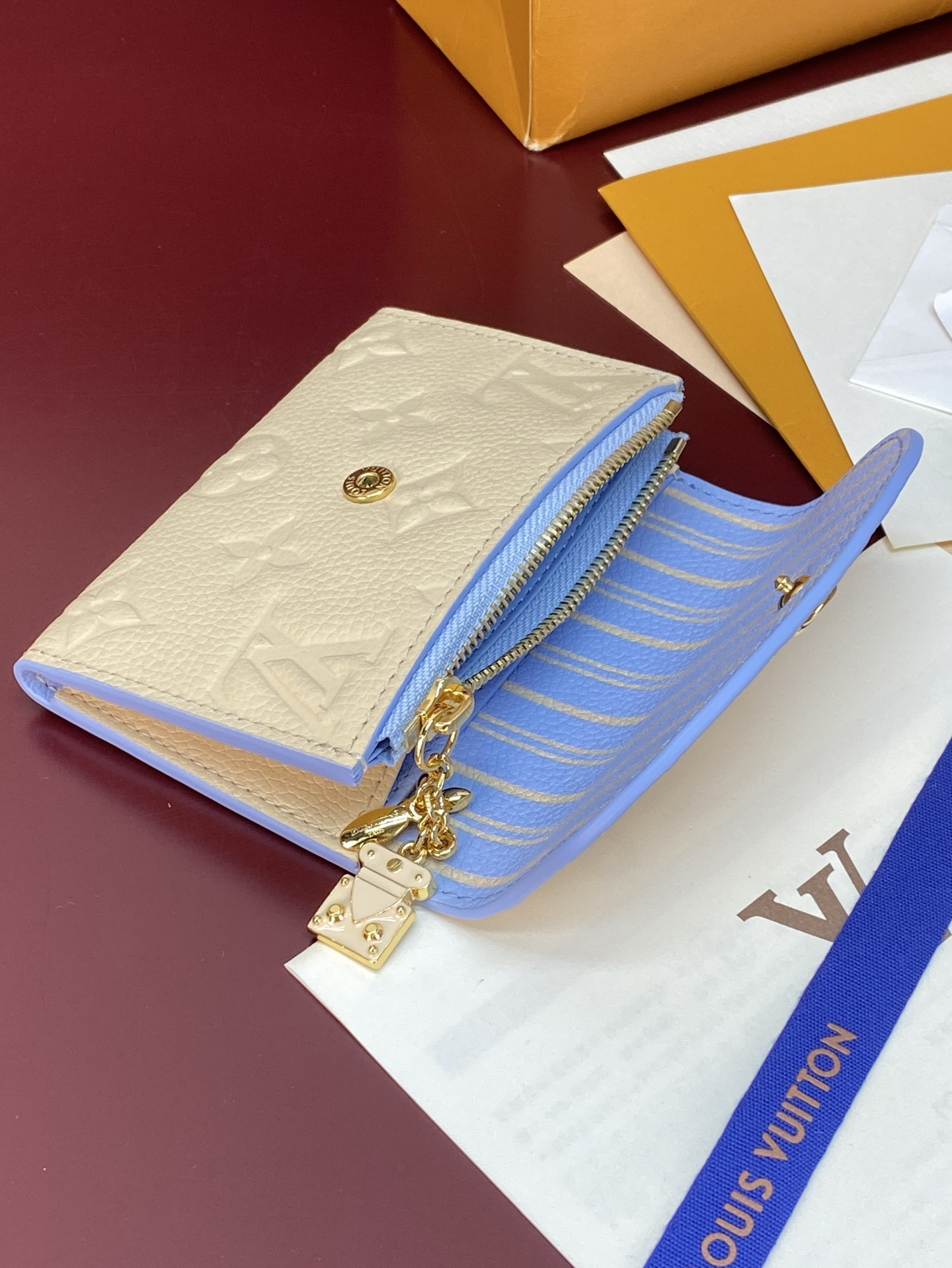 LV高仿 Monogram Empreinte 奶油白翻蓋短夾 金扣三折錢包| 10 LV高仿 Monogram Empreinte 奶油白翻蓋短夾 金扣三折錢包