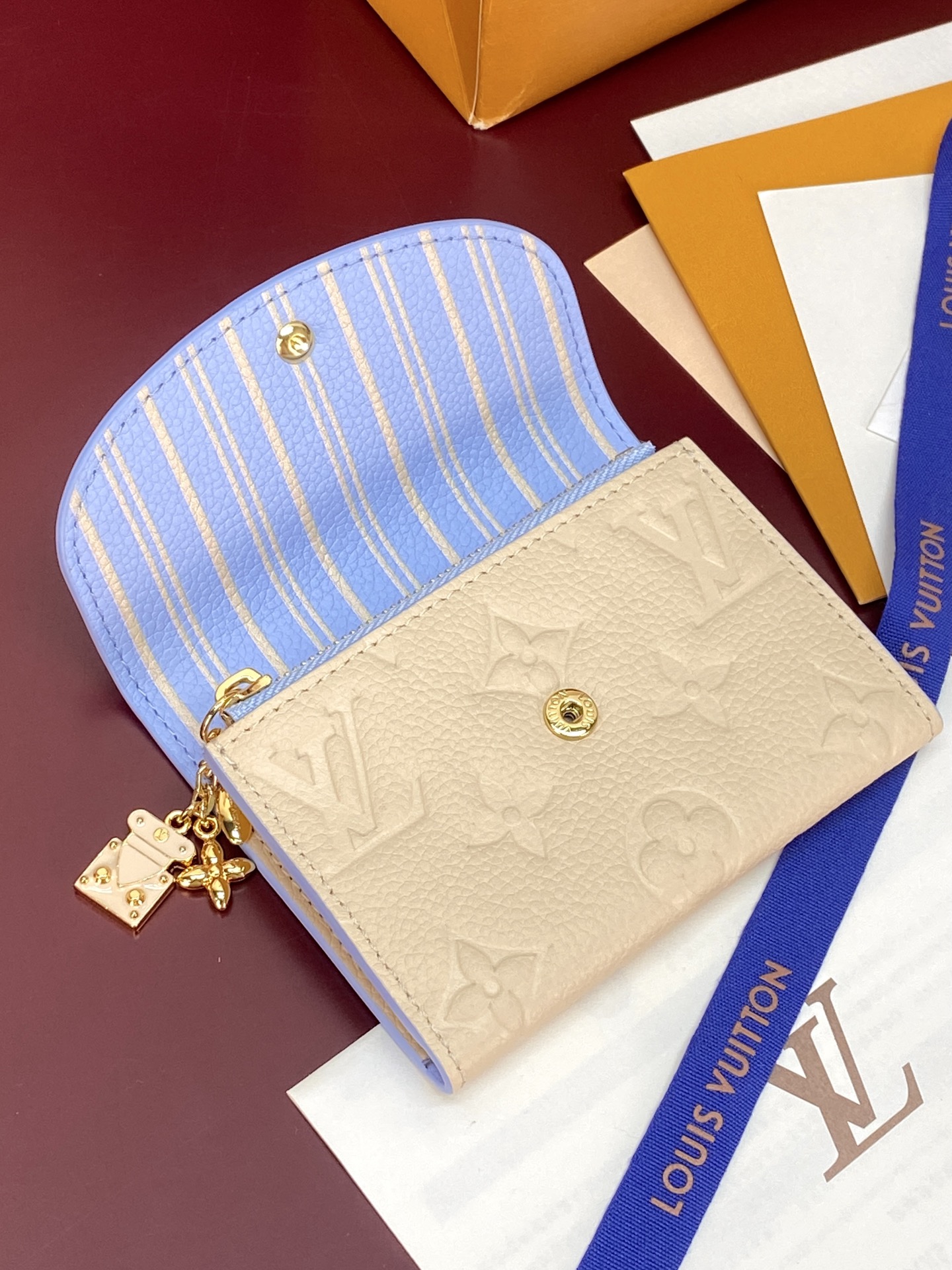 LV高仿 Monogram Empreinte 奶油白翻蓋短夾 金扣三折錢包| 8 LV高仿 Monogram Empreinte 奶油白翻蓋短夾 金扣三折錢包