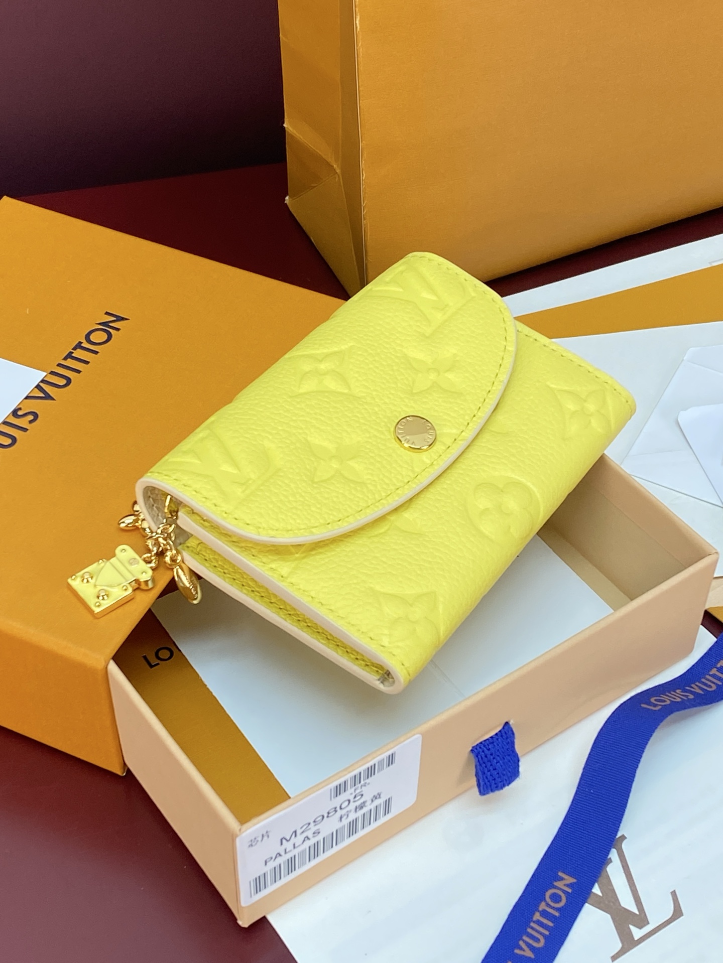 LV A貨 Monogram Empreinte 亮黃色翻蓋短夾 金扣三折錢包| 12 LV A貨 Monogram Empreinte 亮黃色翻蓋短夾 金扣三折錢包