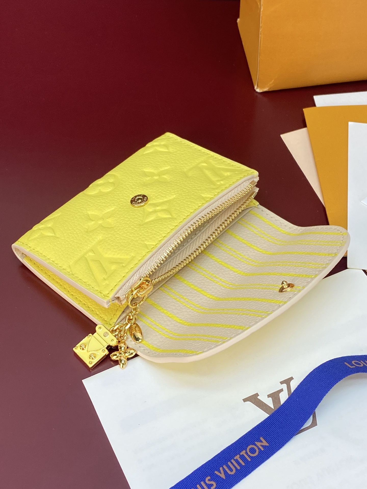 LV A貨 Monogram Empreinte 亮黃色翻蓋短夾 金扣三折錢包| 9 LV A貨 Monogram Empreinte 亮黃色翻蓋短夾 金扣三折錢包