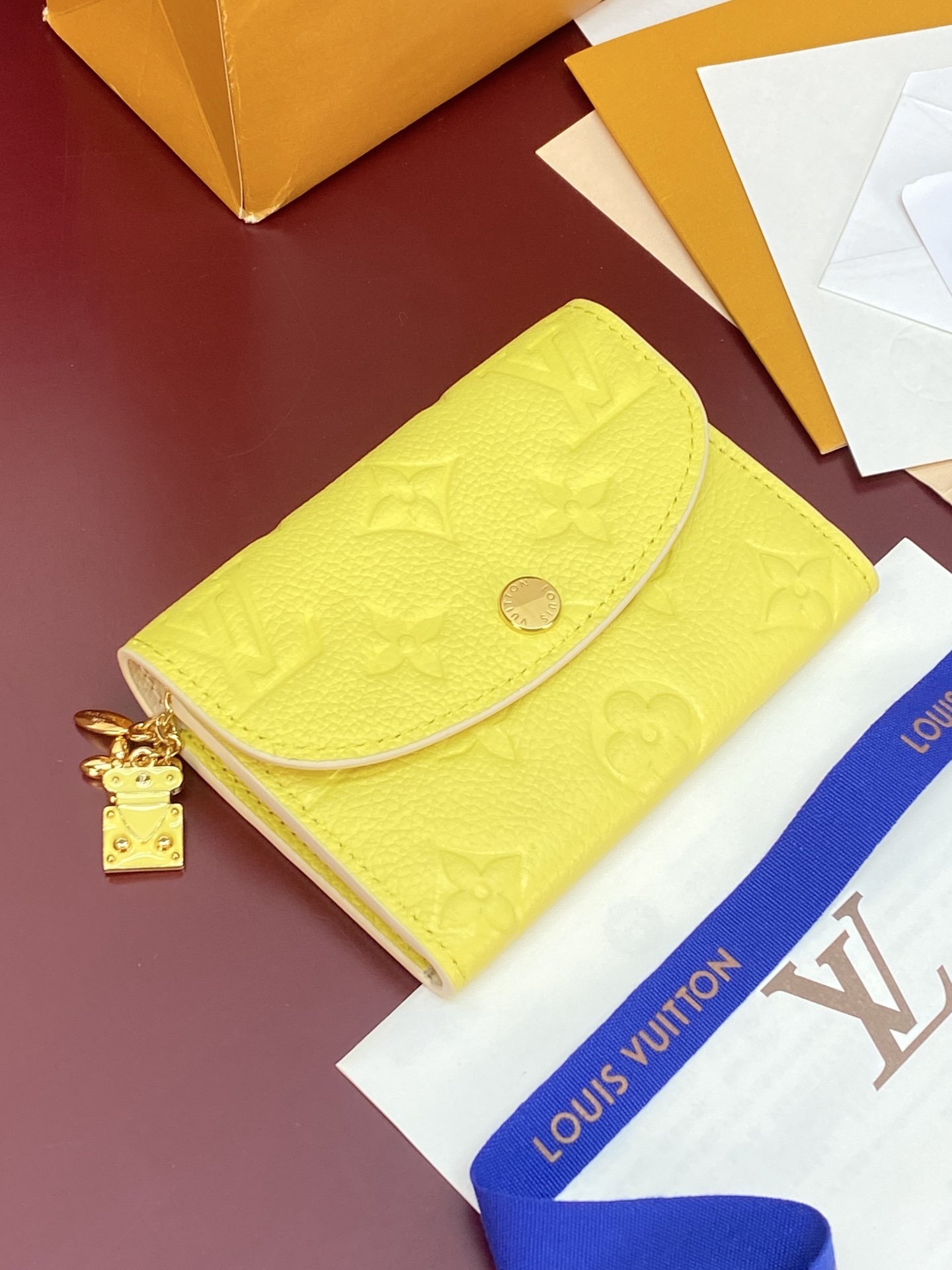 LV A貨 Monogram Empreinte 亮黃色翻蓋短夾 金扣三折錢包| 8 LV A貨 Monogram Empreinte 亮黃色翻蓋短夾 金扣三折錢包