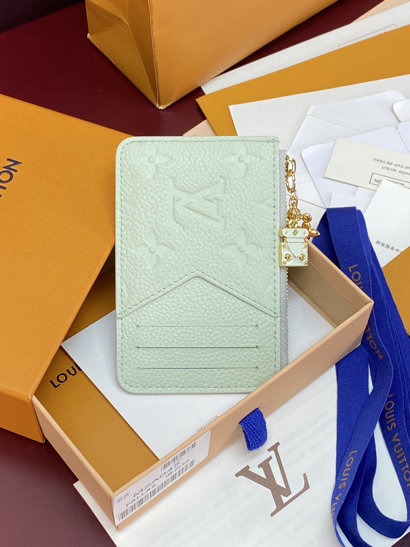 LV高仿 Monogram Empreinte 薄荷綠拉鍊卡片夾 零錢包| 13 LV高仿 Monogram Empreinte 薄荷綠拉鍊卡片夾 零錢包