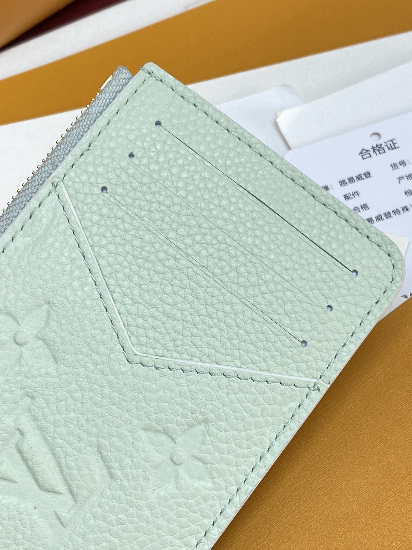 LV高仿 Monogram Empreinte 薄荷綠拉鍊卡片夾 零錢包| 9 LV高仿 Monogram Empreinte 薄荷綠拉鍊卡片夾 零錢包