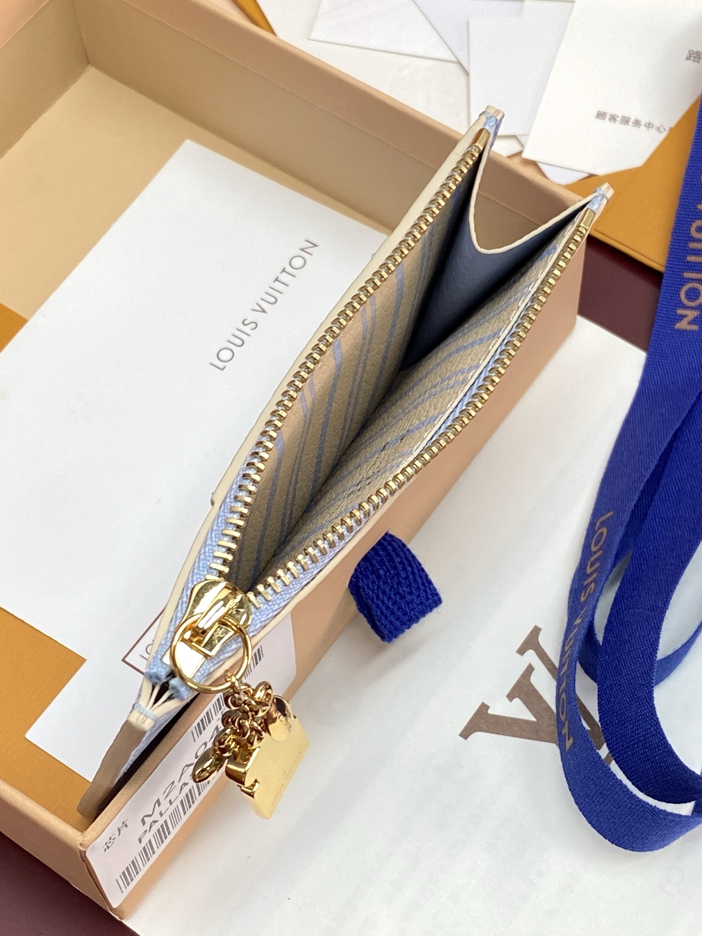 LV原單 Monogram Empreinte 淺藍色拉鍊卡片夾 多卡位零錢包| 10 LV原單 Monogram Empreinte 淺藍色拉鍊卡片夾 多卡位零錢包