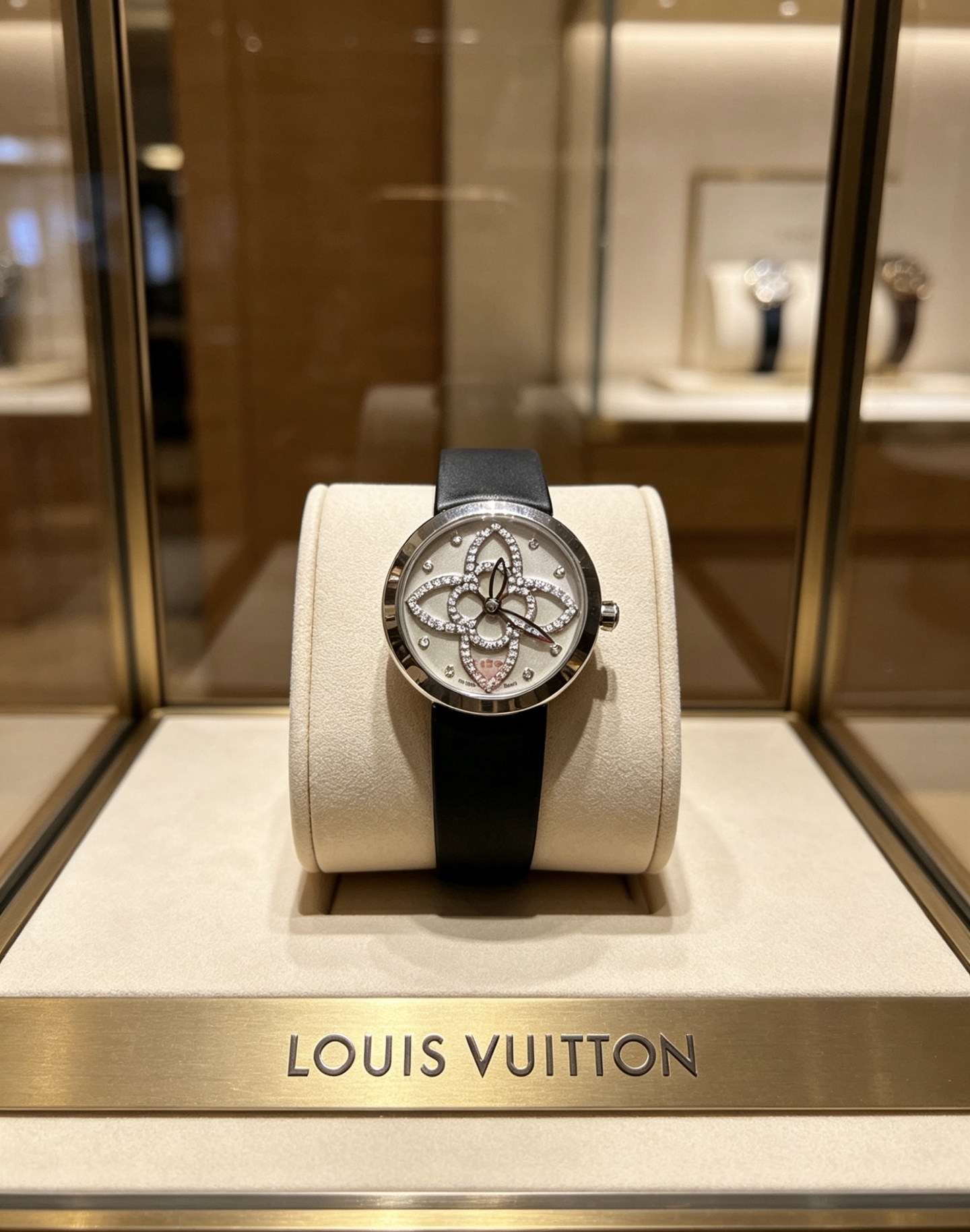 LV 高仿手錶 花形鑽面設計黑色皮帶女士腕錶 經典款| 11 LV 高仿手錶 花形鑽面設計黑色皮帶女士腕錶 經典款