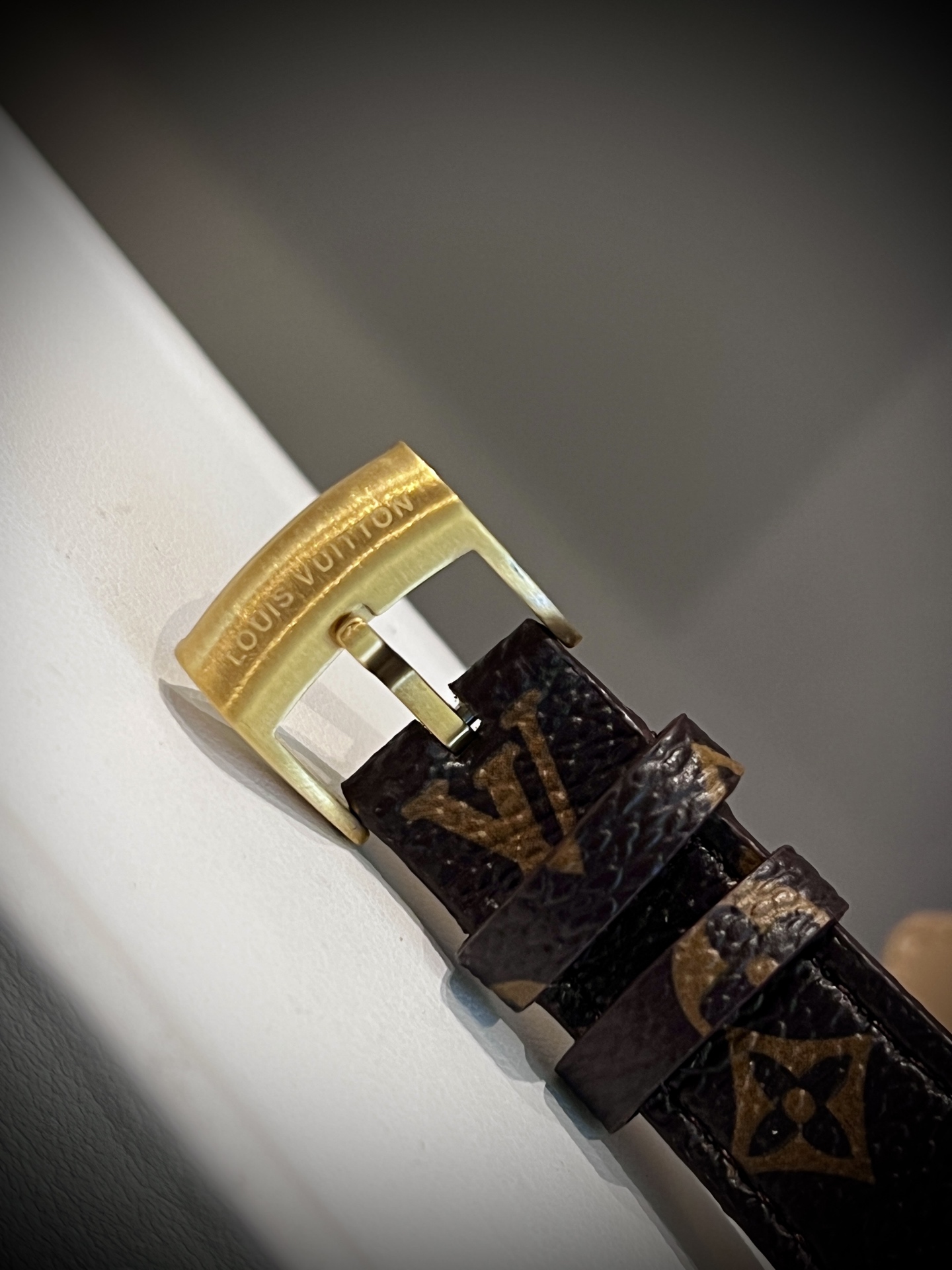 LV 高仿手錶 玫瑰金滿鑽設計皮帶女士腕錶 精緻款| 7 LV 高仿手錶 玫瑰金滿鑽設計皮帶女士腕錶 精緻款
